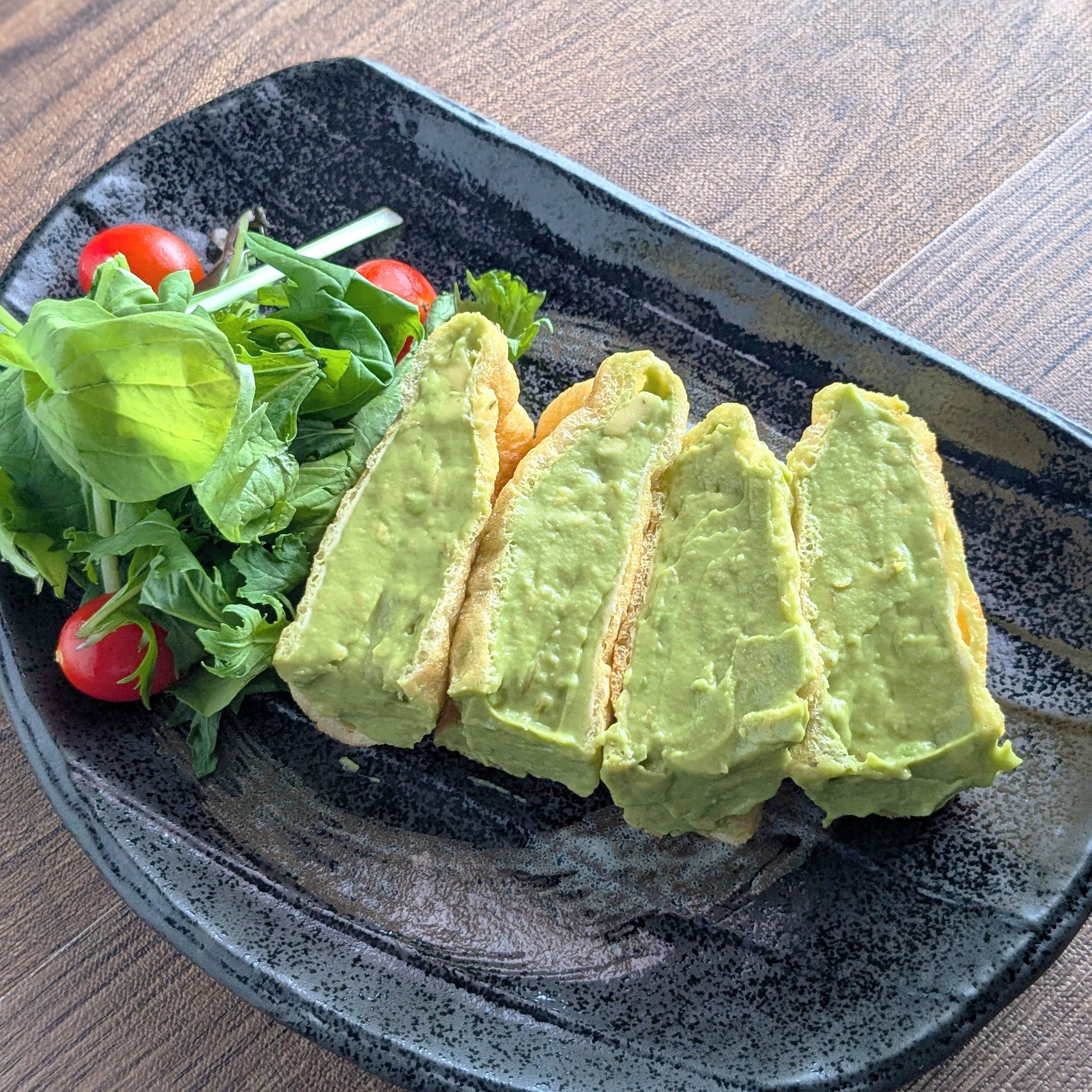 アボカドのわさびマヨ詰め油揚げ