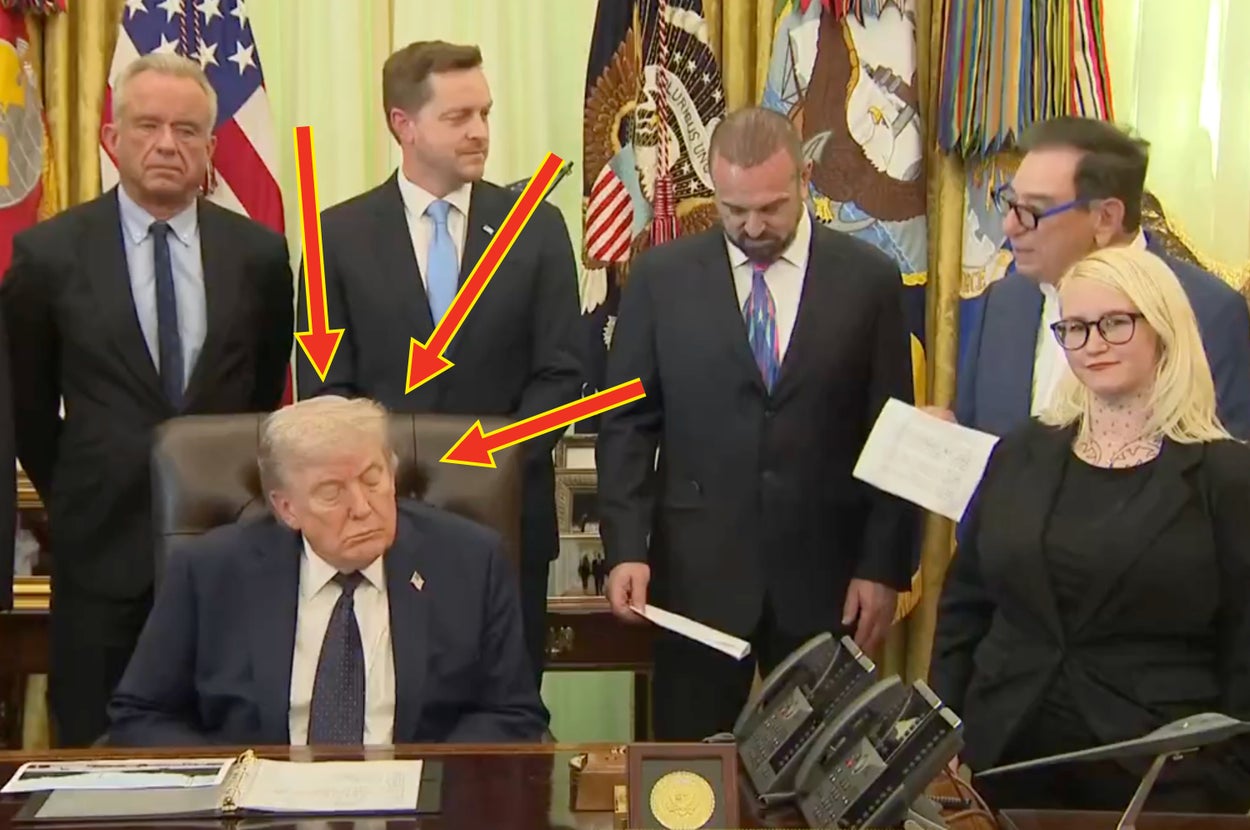 "Geriatric Piece Of Sh*t": Everyone Is Saying The Same Thing About This Viral Clip Of Trump Seemingly Taking A Snooze During An Oval Office Meeting