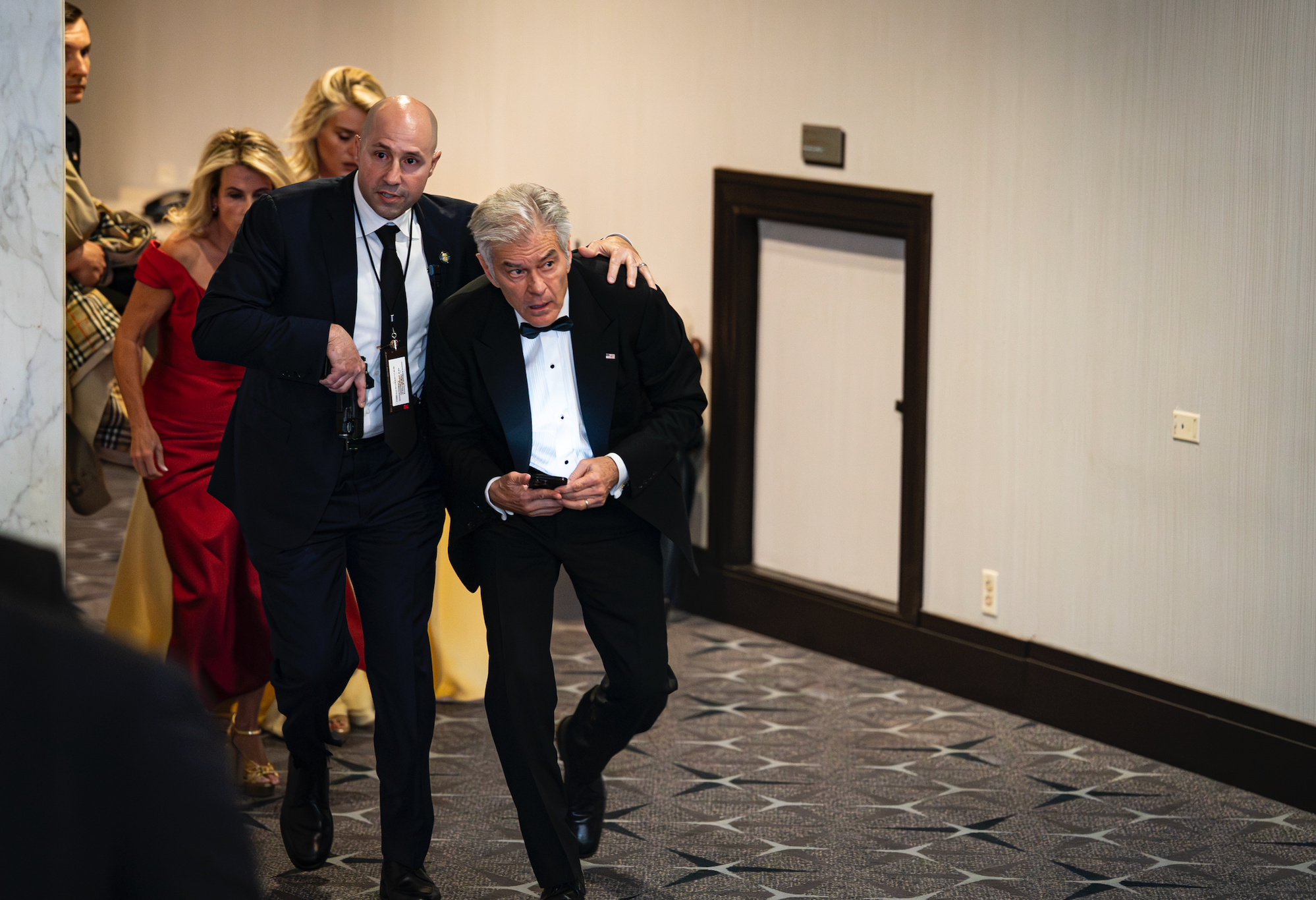 Dr. Oz being rushed retired  of country   by security