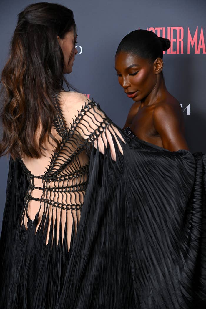 Anne Hathaway uses her formal  to shield Michaela Coel arsenic  Michaela fixes her apical  connected  the reddish  carpet