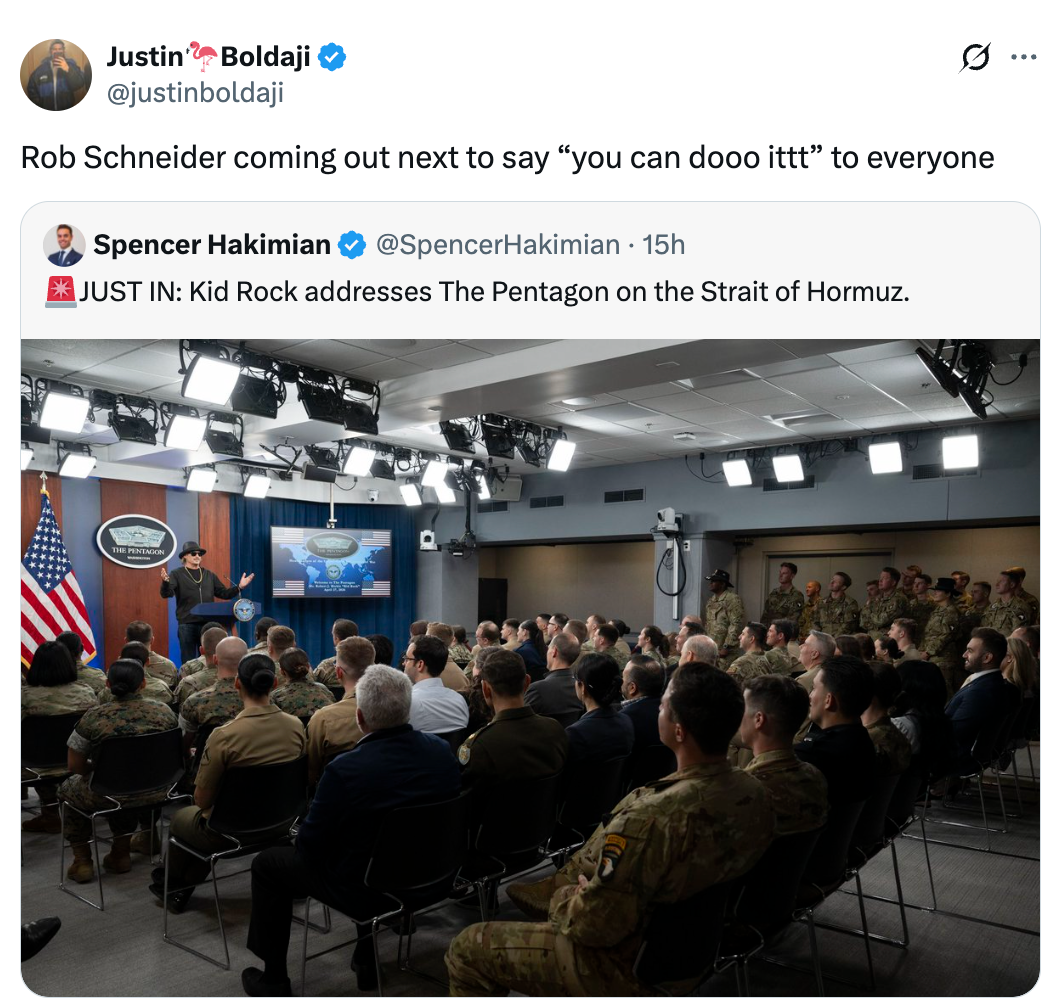 Tweet fra Justin Boldaji foreslår spøkefullt at Rob Schneider oppmuntrer alle med "du kan dooo ittt" som svar på en Pentagon-adresse