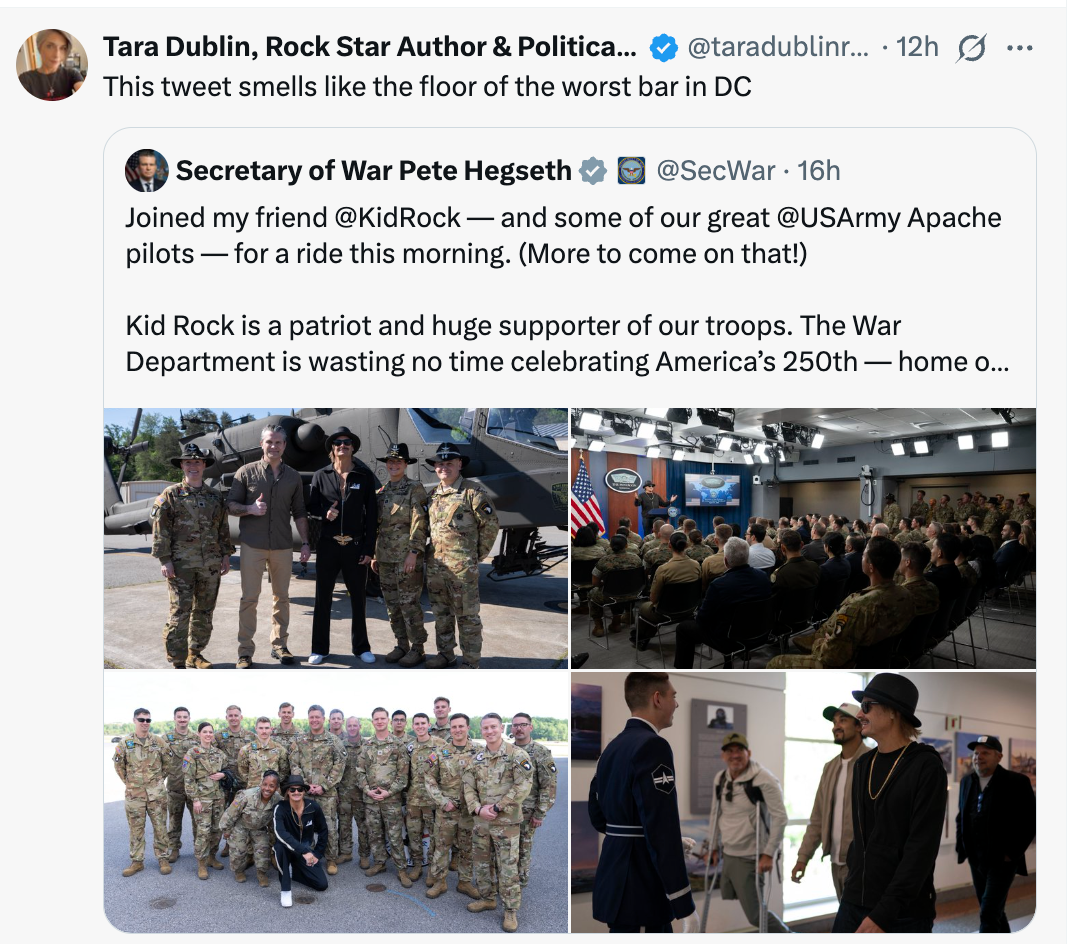 En tweet som kritiserer Pete Hegseth og Kid Rocks arrangement med US Army Apache-piloter, med bilder av militært personell og Kid Rock