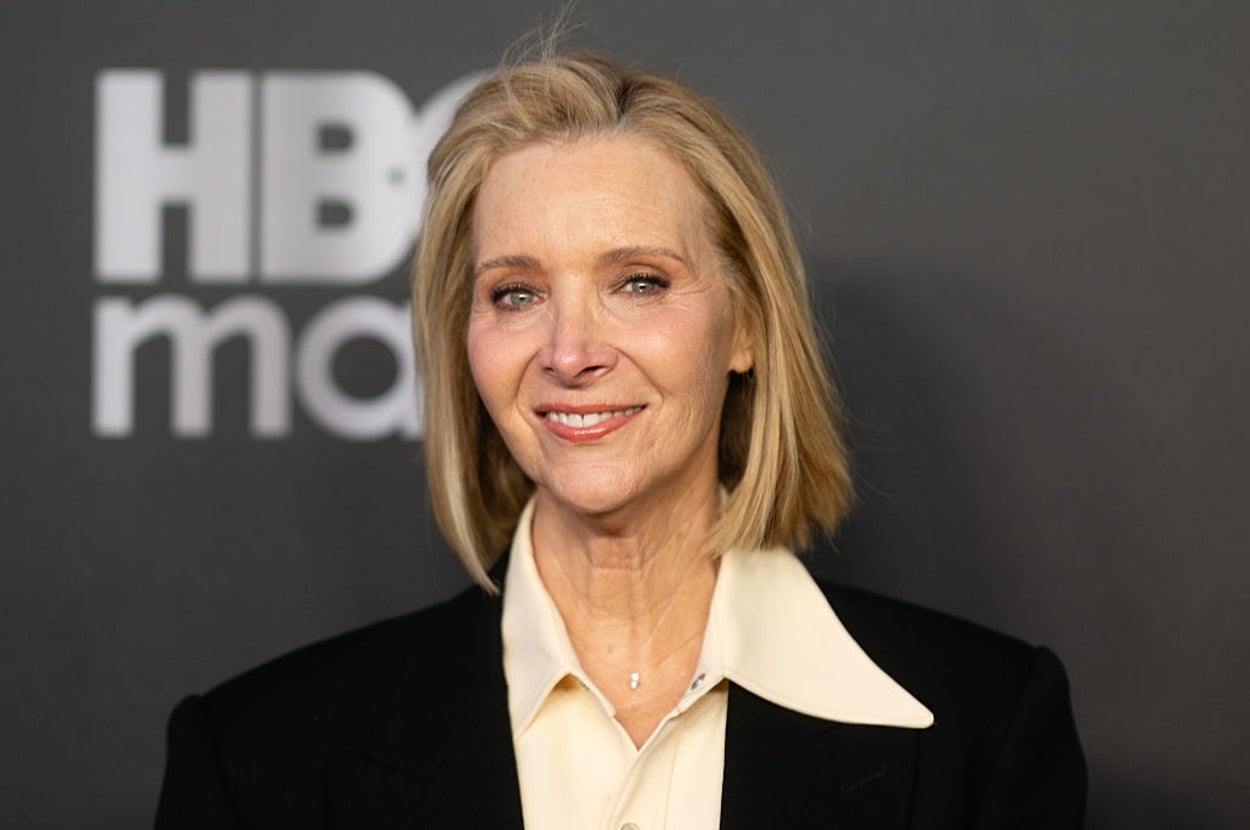 Lisa Kudrow Calls Out 'Mean Stuff' That Went On Behind The Scenes Of Friends