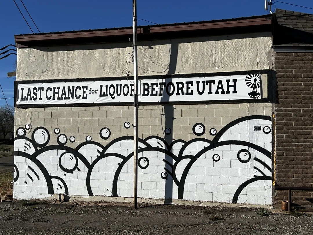 Wall mural reads "Last Chance for Liquor Before Utah" supra  abstract bubble design