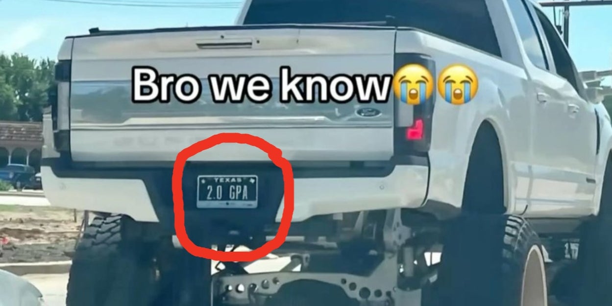 52 Tweets That Had Absolutely No Right Being This Funny