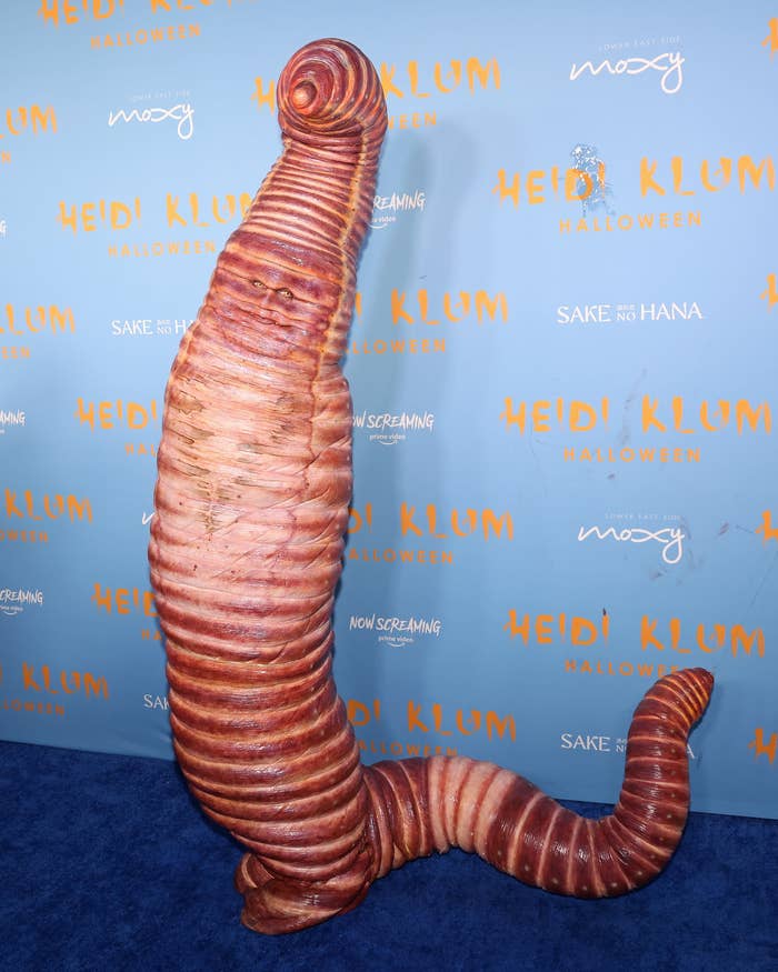Heidi Klum Menjelma Patung Hidup di Met Gala 2026, Busana Spektakuler Curi Perhatian — image 4