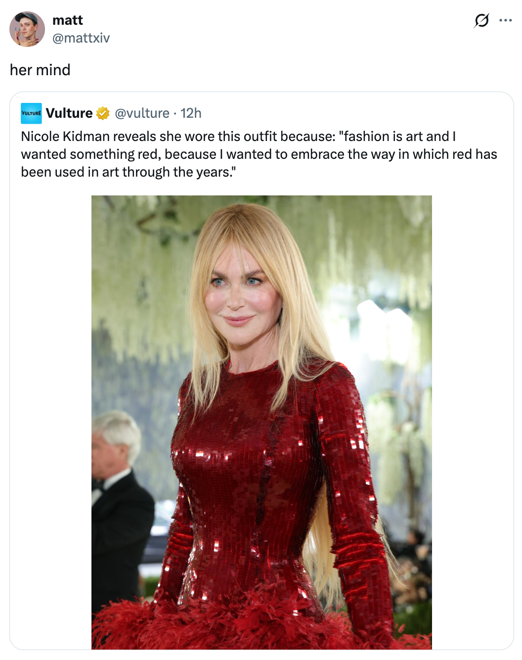 Nicole Kidman dalam gaun panjang berpayet merah di sebuah acara. Dia membahas fashion sebagai seni dan pentingnya warna merah dalam pilihan pakaiannya
