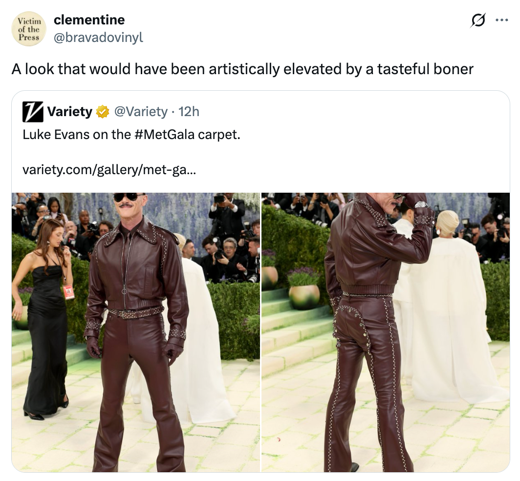 Selebriti dengan pakaian kulit bertabur di karpet Met Gala; komentar tweet di atas menunjukkan peningkatan artistik
