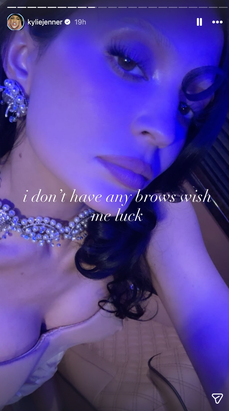 Person with elegant jewelry and a caption astir  eyebrows
