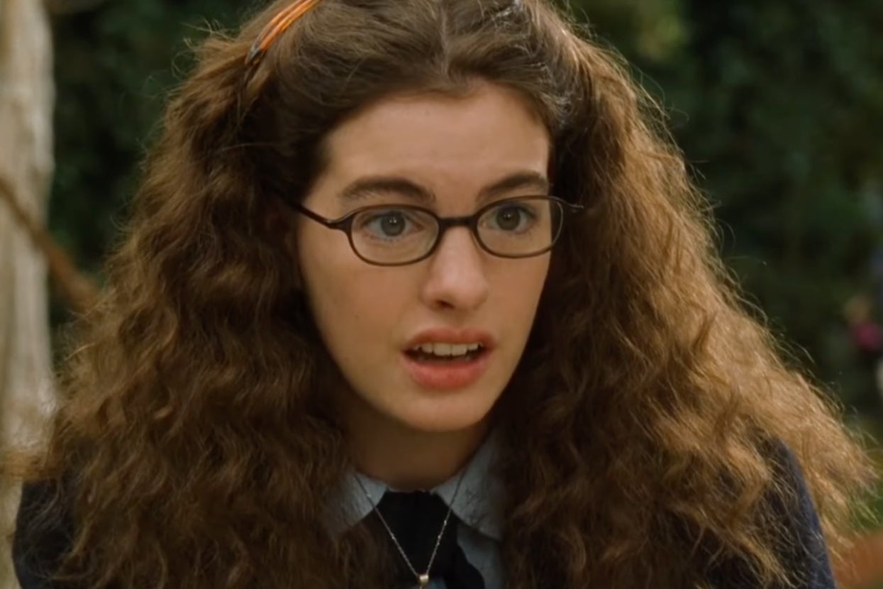 Breaking News Let's Do A Showdown With Anne Hathaway's Most Famous Roles She truly has range! Christian Salgado