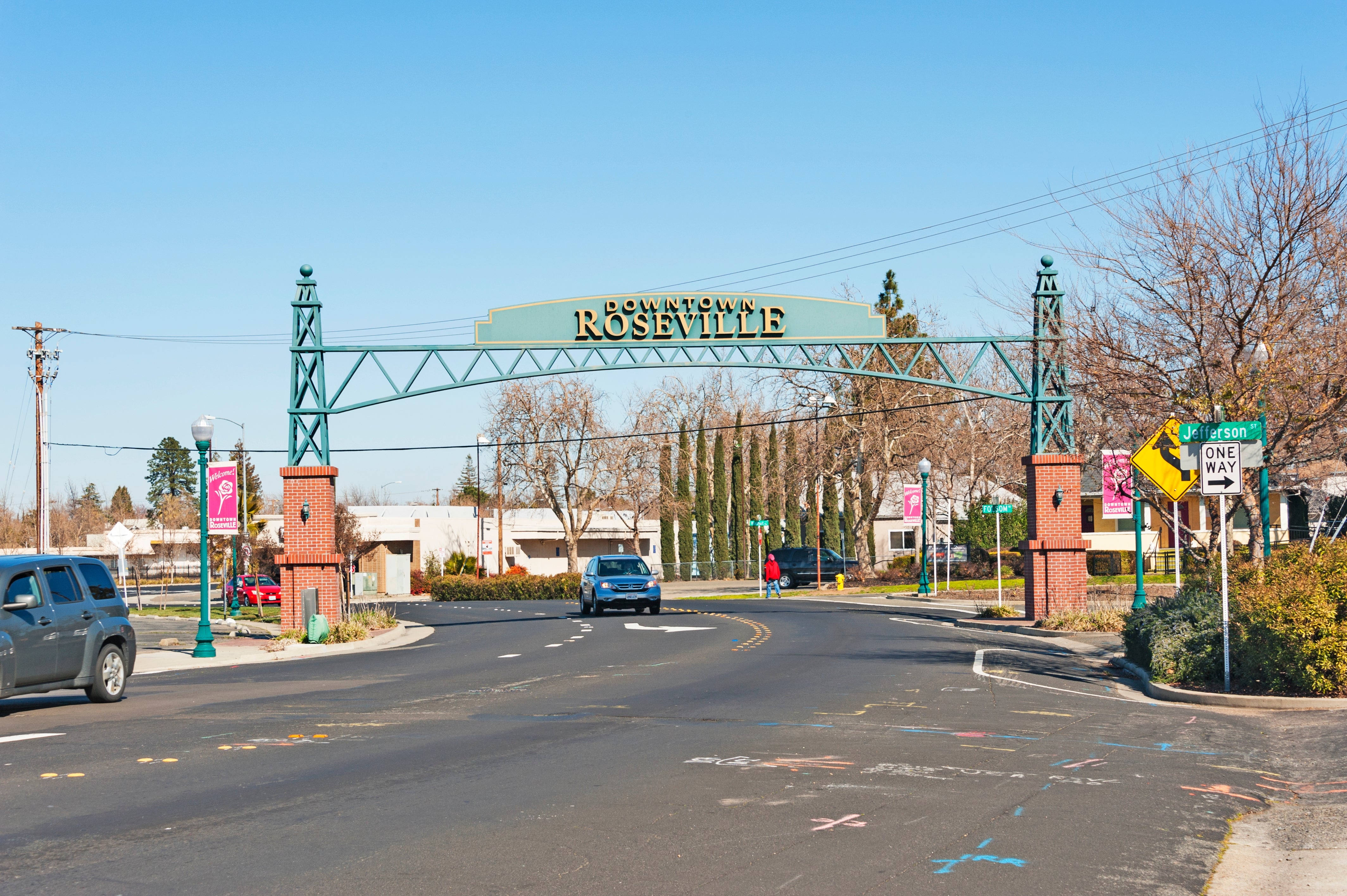Entry motion   to Downtown Roseville with thoroughfare  and cars successful  view