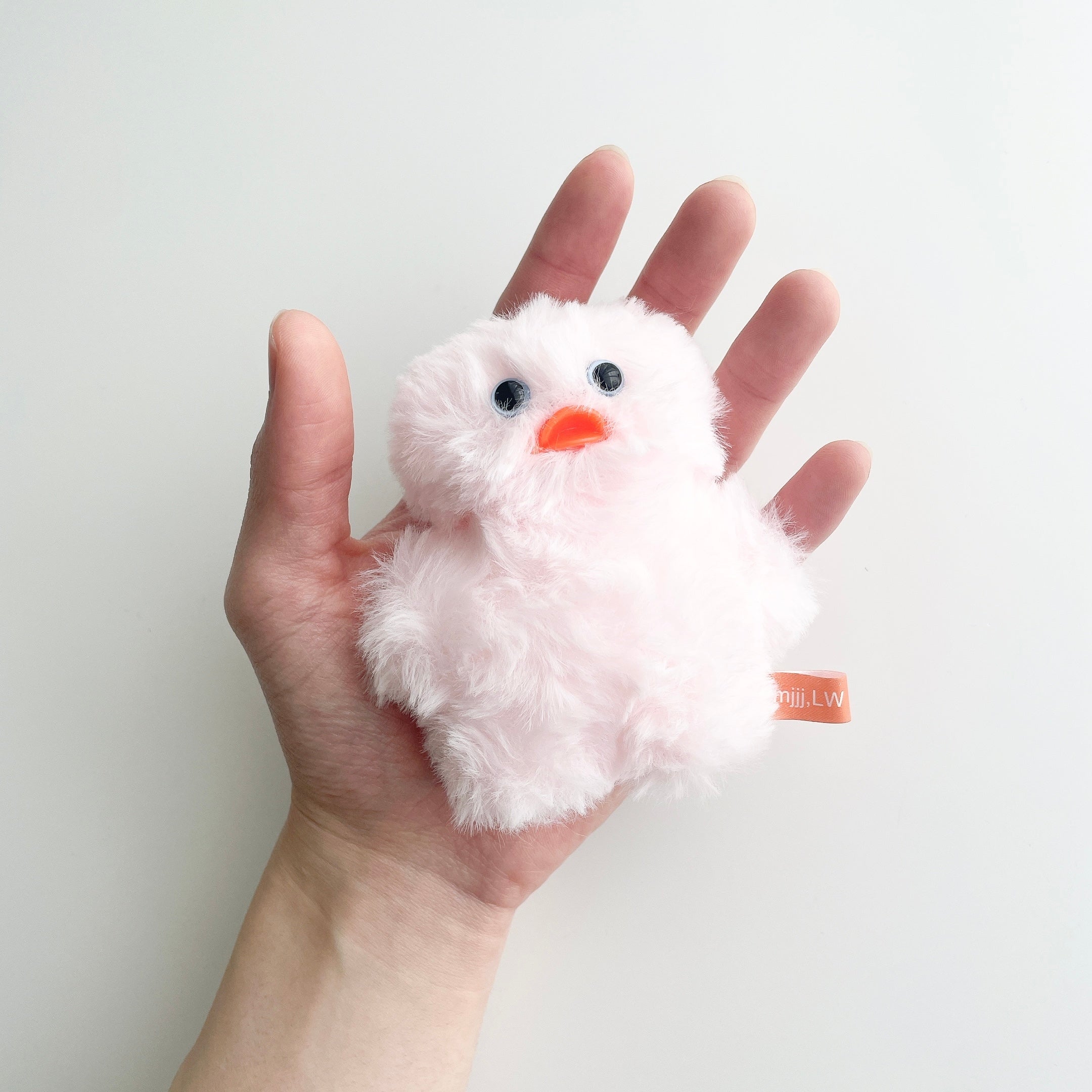 この絶妙な顔がたまらない！SNSで話題の《ぬいぐるみ》に心を奪われた！