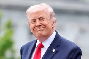 チャールズ国王夫妻を前に演説するドナルド・トランプ大統領(=2026年4月28日撮影)/ Chris Jackson / AFP=時事
