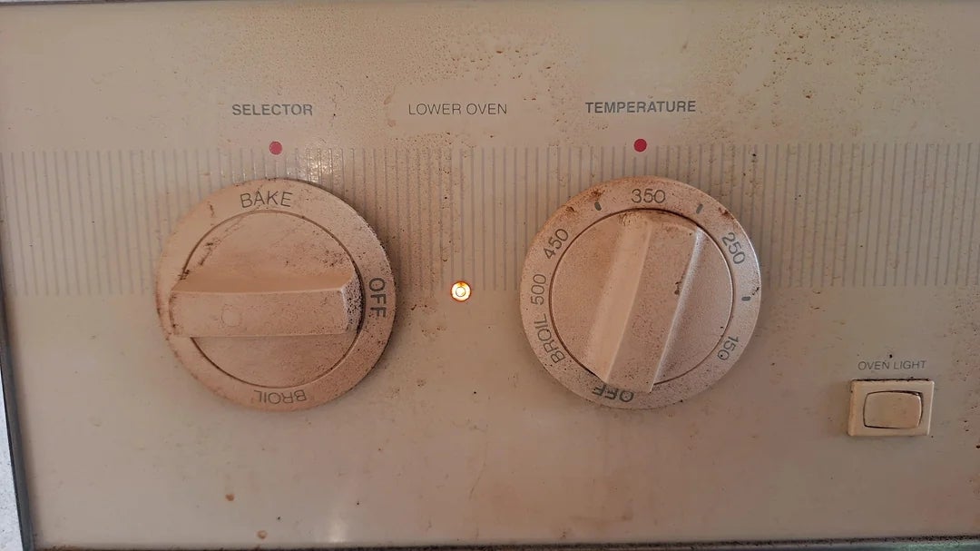 Two oven dials: left for bake/broil selection, right for temperature settings. An "oven light" button is also visible