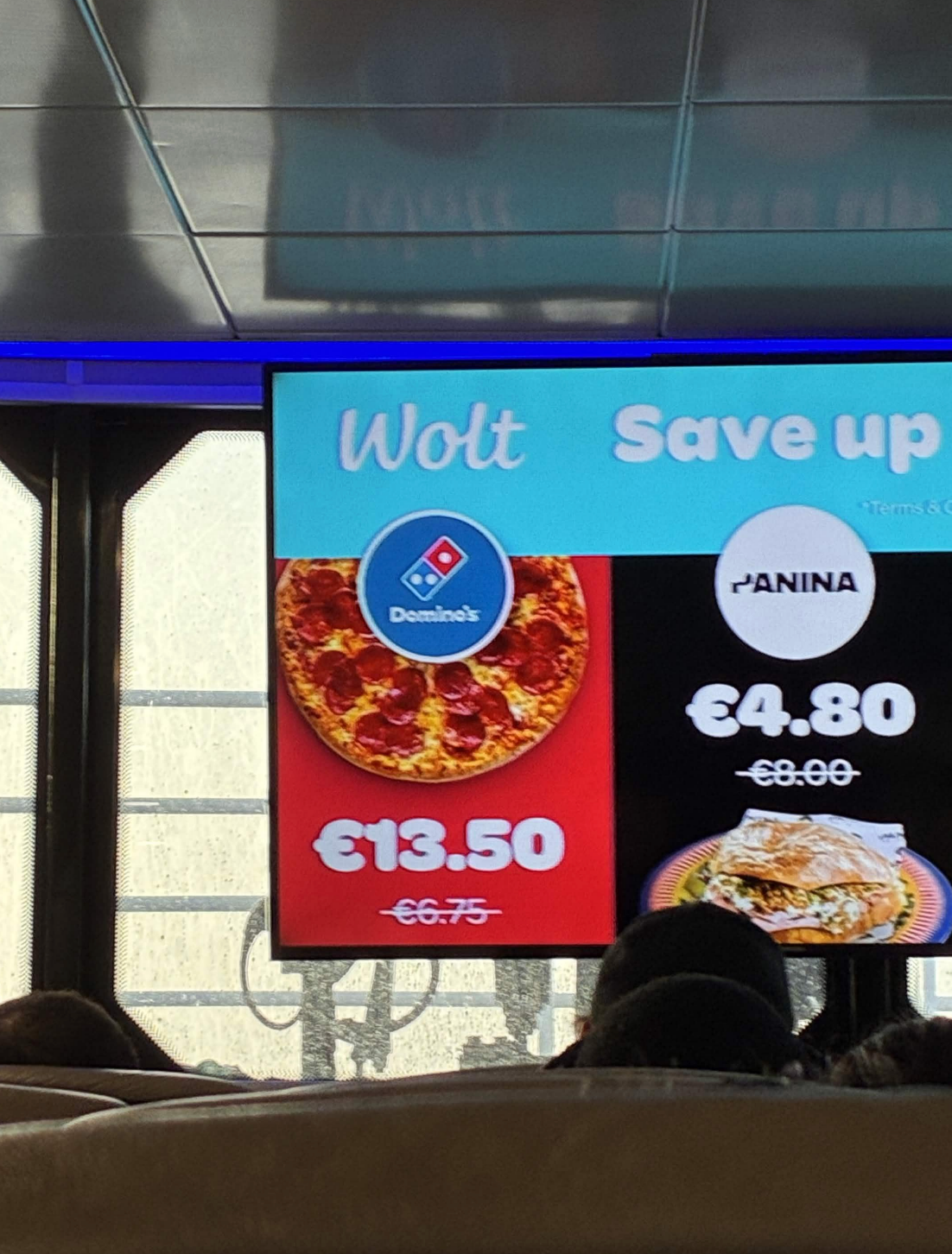 Iklan pizza dengan harga diskon dengan kesalahan: dimana pizzanya 6,75 euro dan sekarang diganti menjadi 13,50