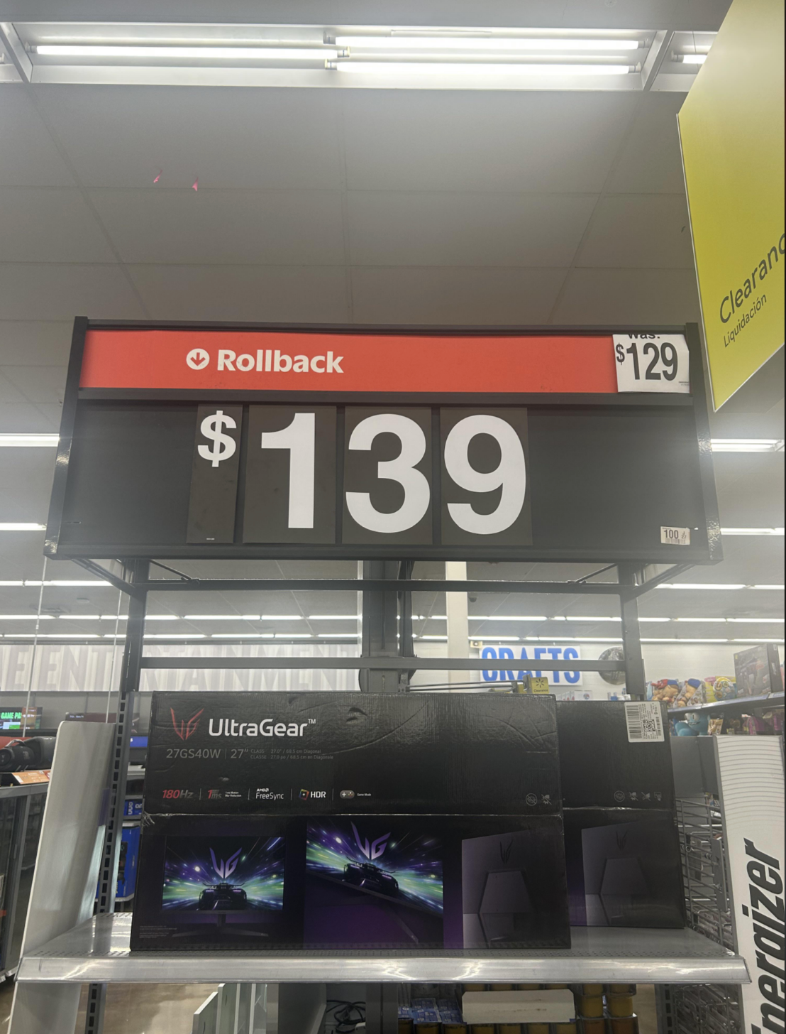 Tampilan toko menampilkan monitor UltraGear dengan harga $139, dengan harga asli tercantum $129 di atas
