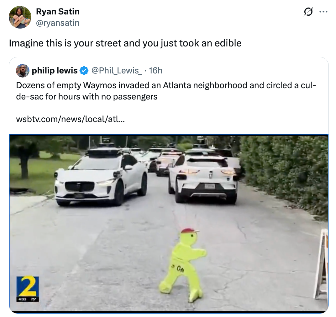 Et meme som viser en gruppe autonome biler rundt en blindvei, med en lekefigur på gaten. Tweet forestiller humoristisk scenen mens den er høy