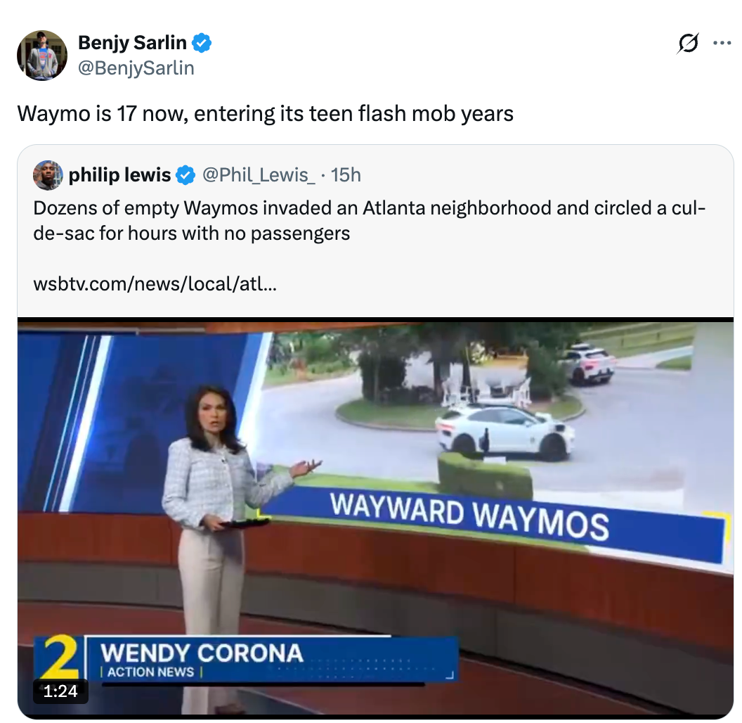 Nyhetsklipp av en reporter som diskuterer førerløse Waymo-kjøretøyer som forårsaker en forstyrrelse i et nabolag i Atlanta