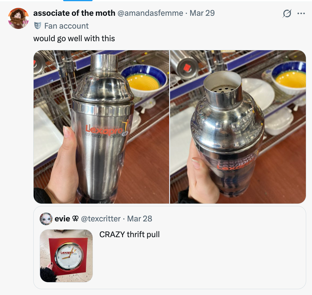 To bilder av en cocktailshaker i metall i en butikk, noe som tyder på at den passer godt sammen med et objekt vist i en tidligere tweet