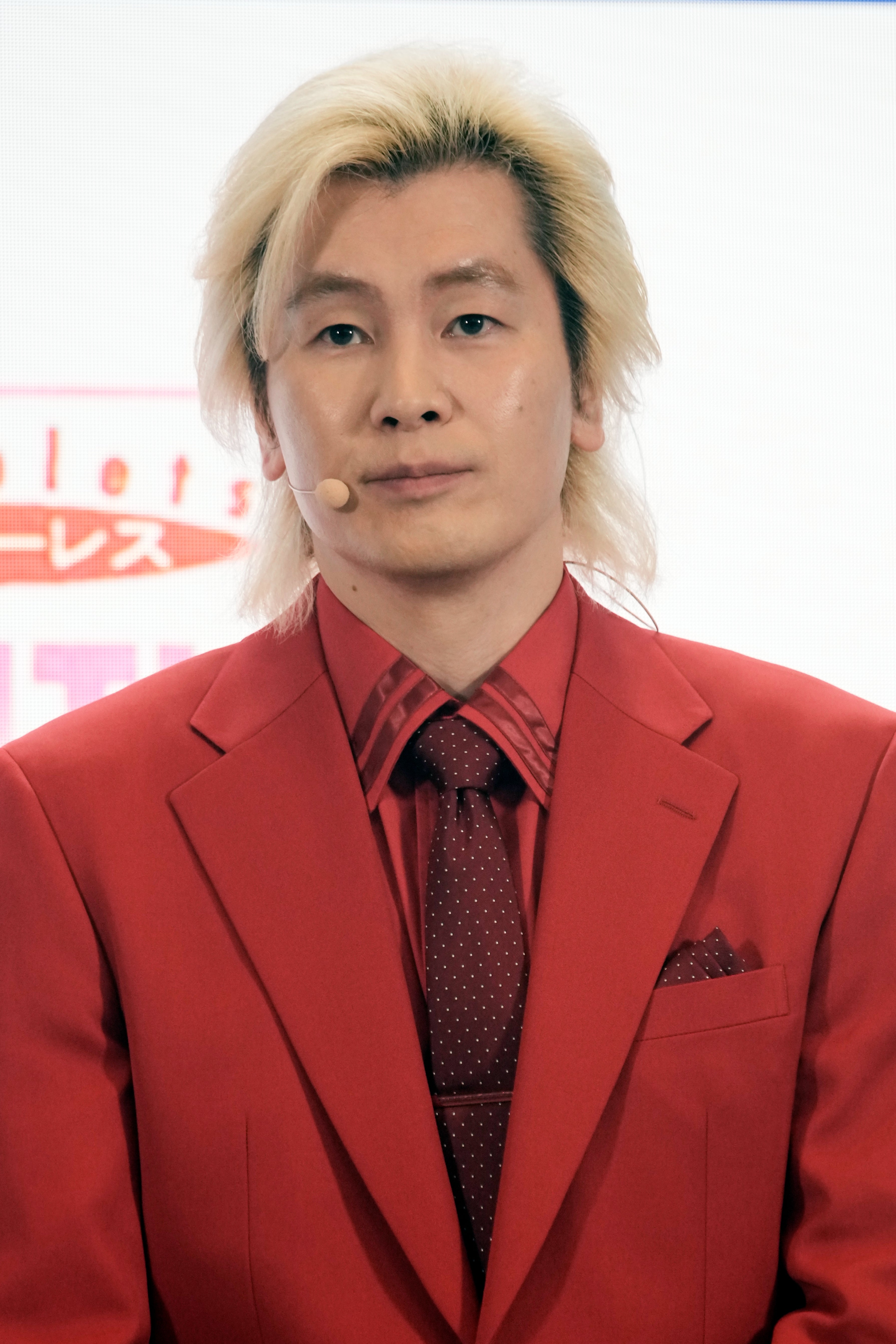 カズレーザーさん（時事通信フォト）
