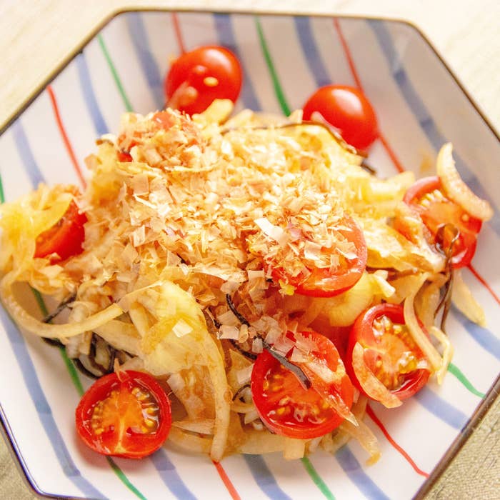 玉ねぎとミニトマトの塩昆布マリネ