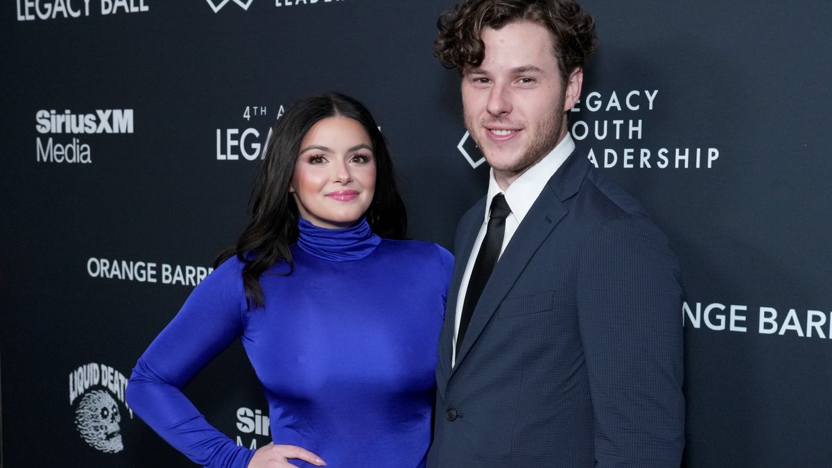 Modern Family's Ariel Winter Is Roommates With Nolan Gould: Reacts