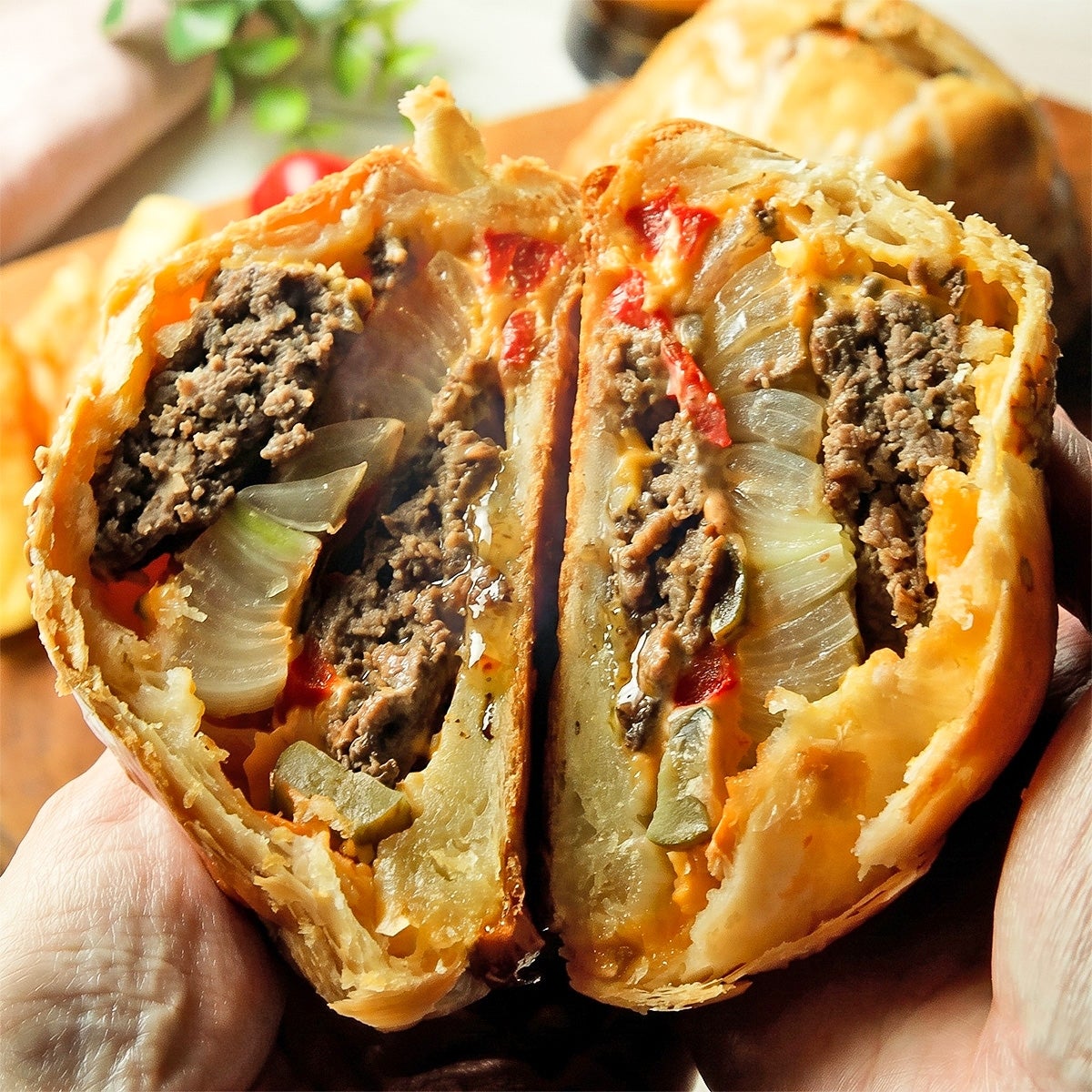 もう普通のハンバーガーに戻れない】包んで焼くだけ！サクサク