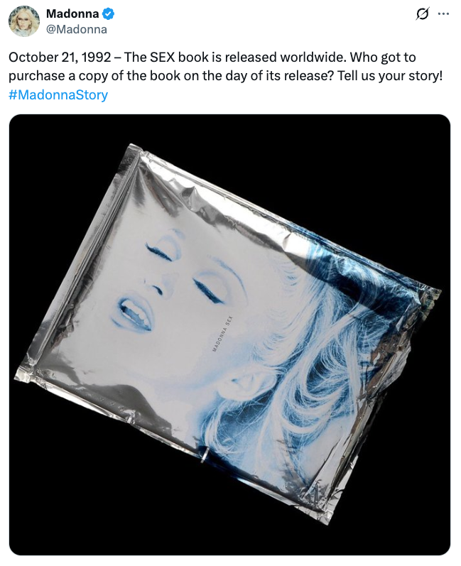 Sampul buku yang menampilkan foto bergaya wajah Madonna dengan mata tertutup, dibungkus dengan kemasan foil metalik