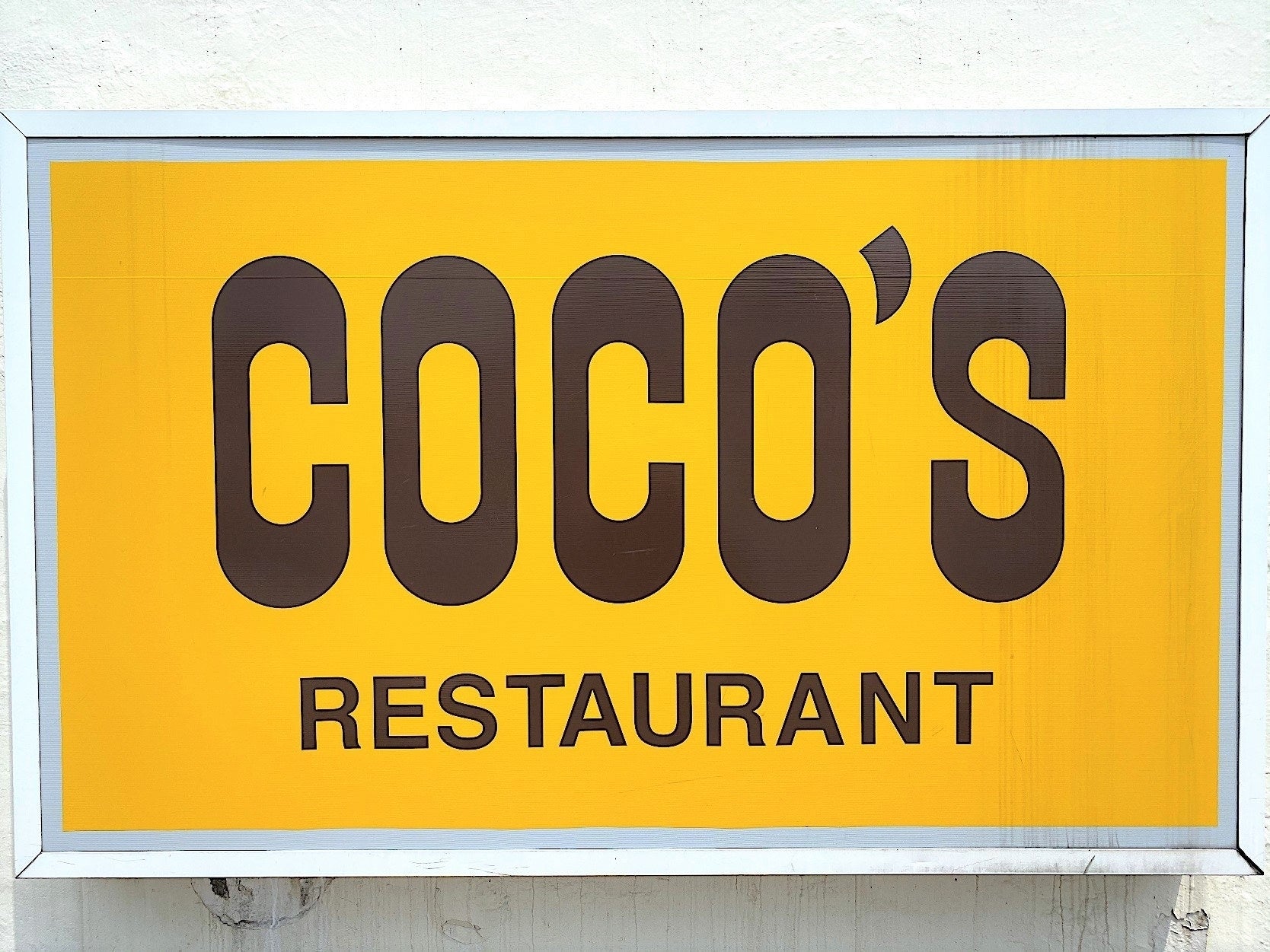 COCO’S RESTAURANTの看板。