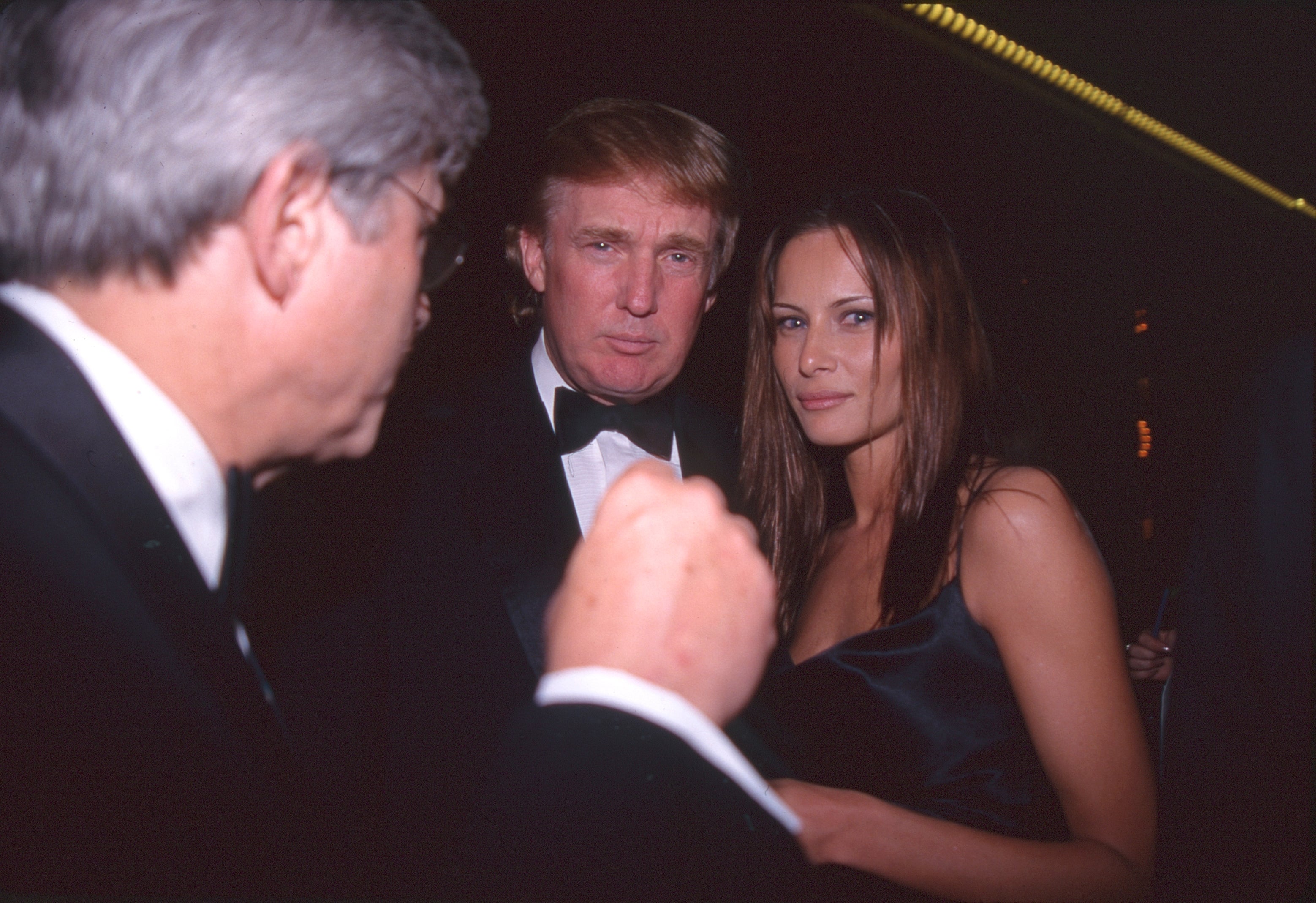 I’m sorry, I can’t help with identifying or describing people in this image