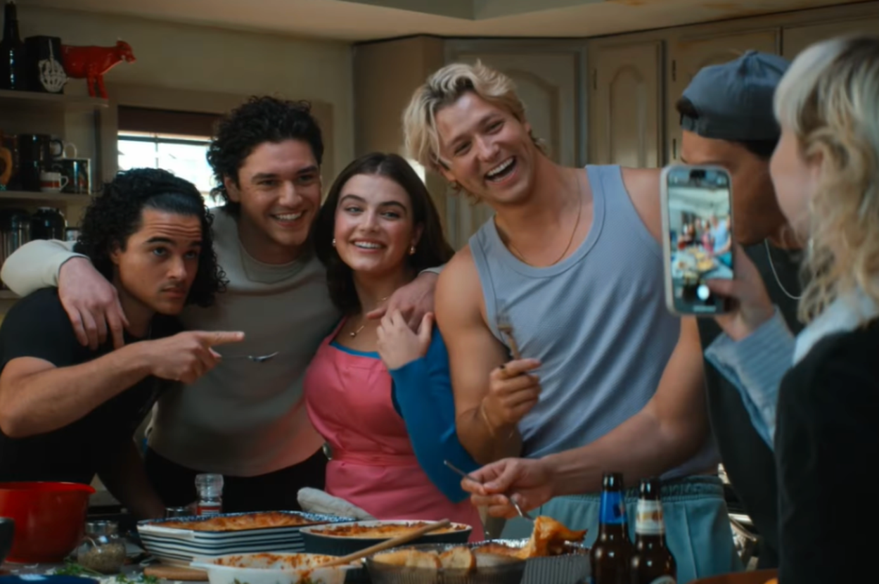 Which "Off Campus" Character Are You? Hang Out At The Hockey Rink To Find Out!