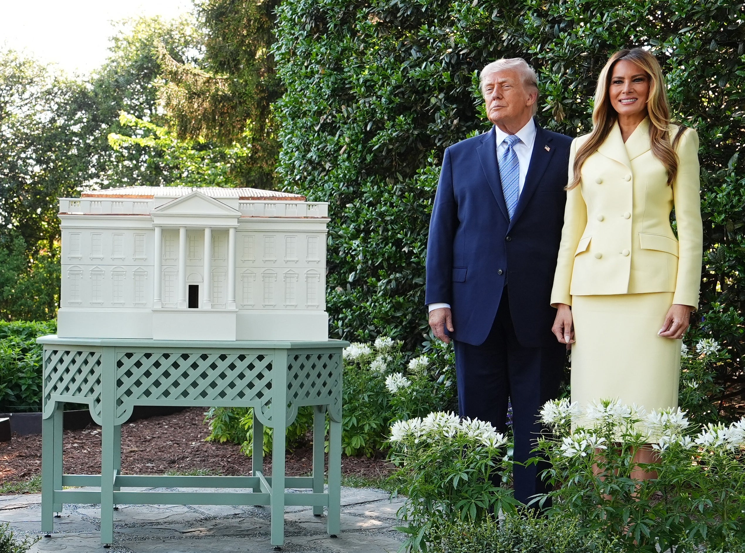 Four radical basal outdoors with a White House barroom exemplary betwixt them, wearing ceremonial attire. They airs for a photograph successful a plot setting