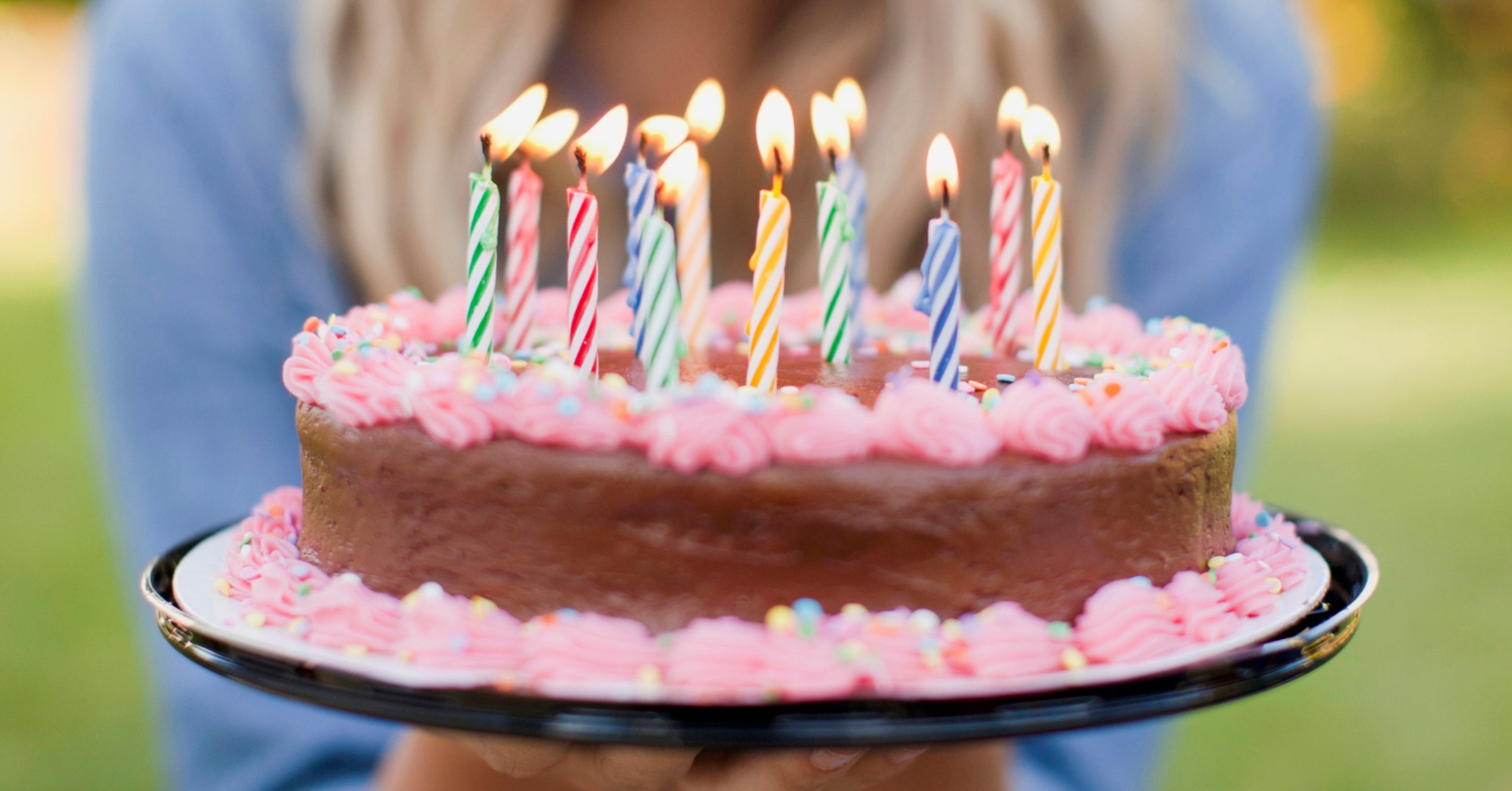 Throw A Suuuuper Bougie Birthday Party And I'll Reveal Which Cake Flavor You Should Serve