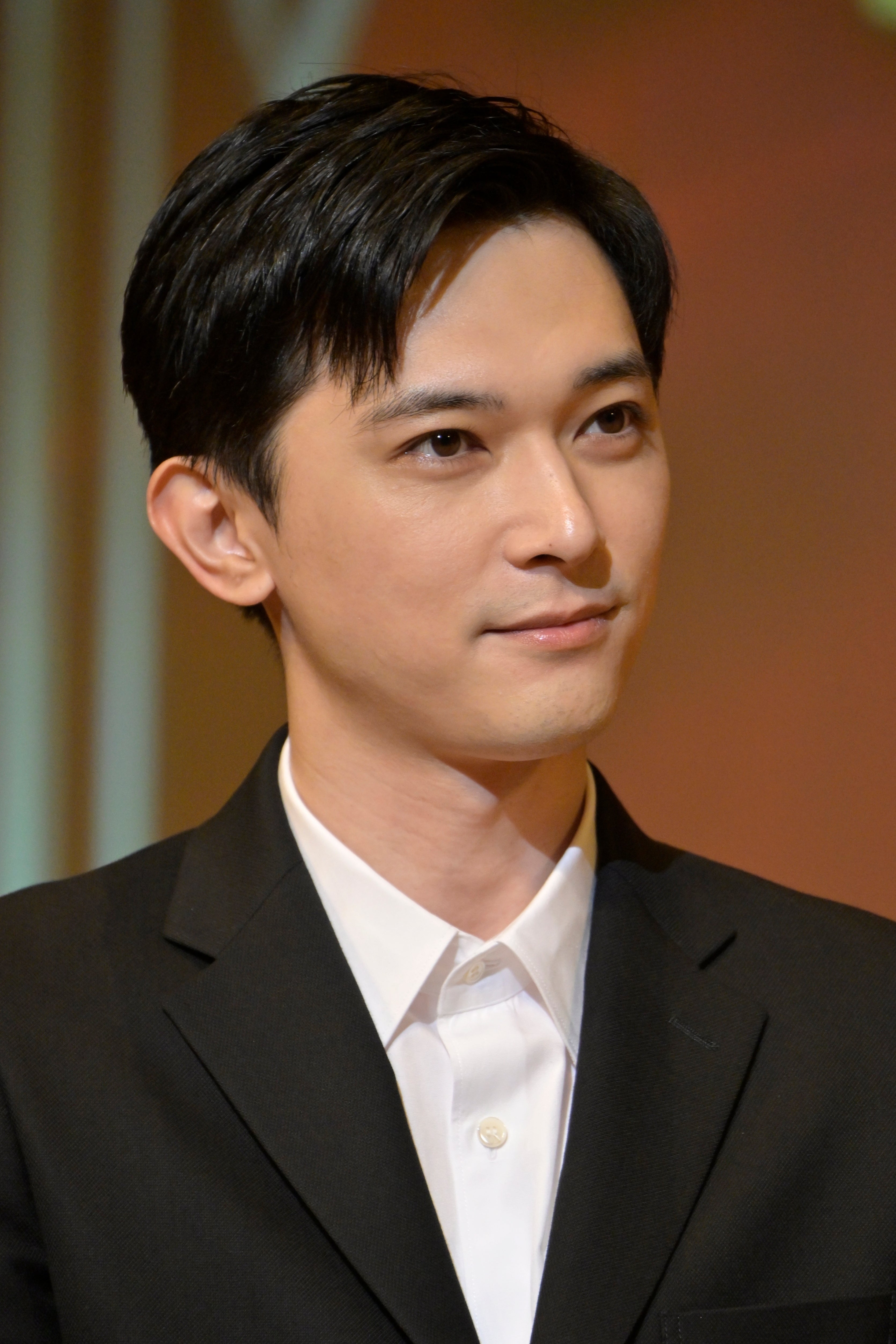 辻希美、第5子がつかまり立ちする姿を公開→「辻󠄀ちゃんと激似で