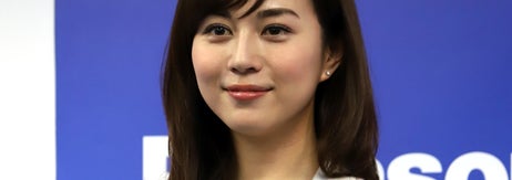 比嘉愛未さん（時事通信フォト）