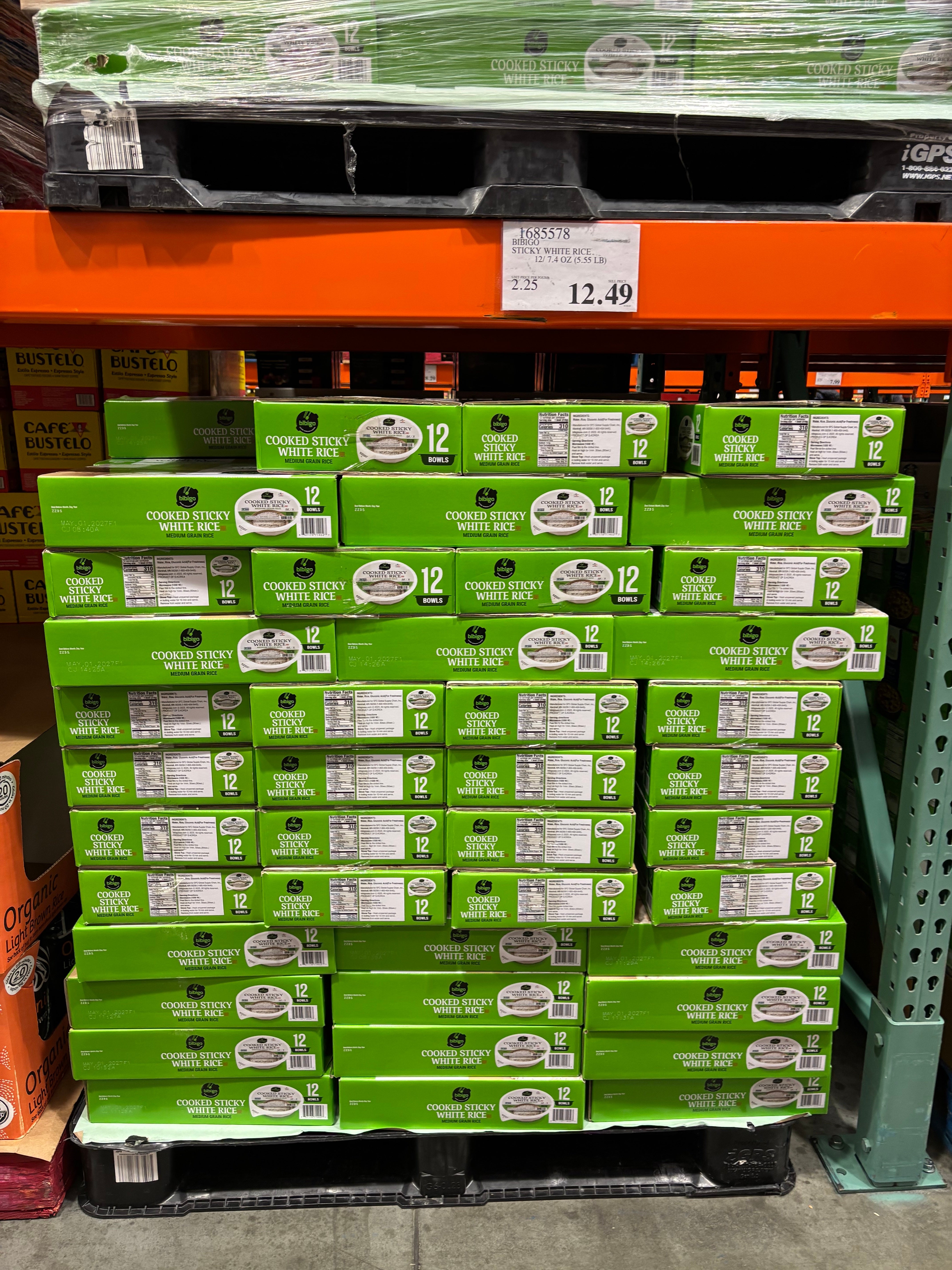 Boxed of sticky achromatic  atom   stacked connected  apical  of 1  another