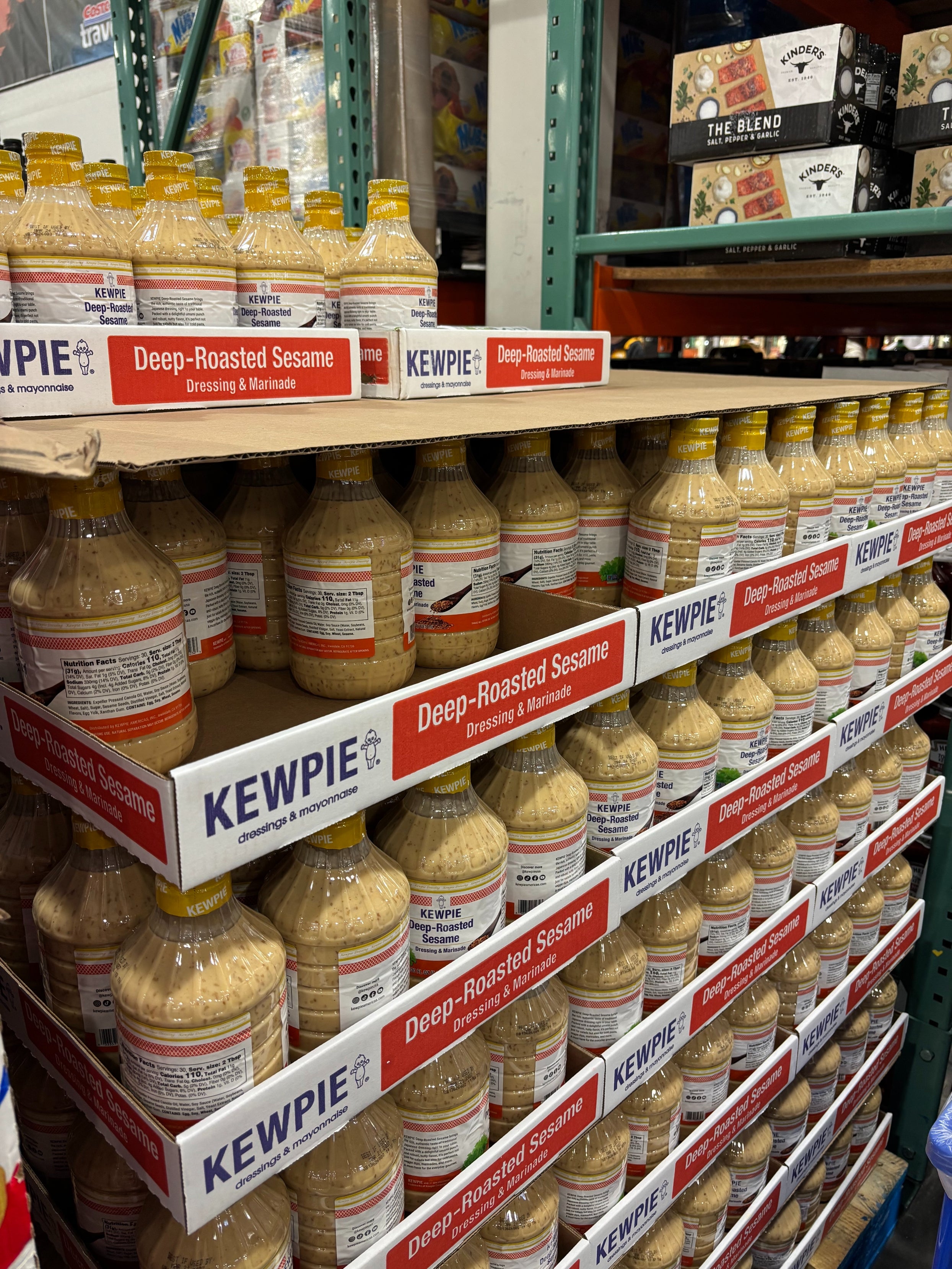 Store show  of crockery   dressing