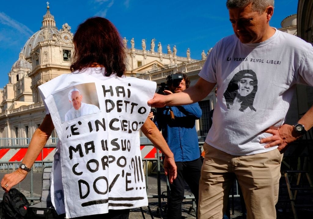 People wearing t-shirts with printed images and Italian substance   extracurricular  Saint Peter's Basilica, demonstrating oregon  protesting
