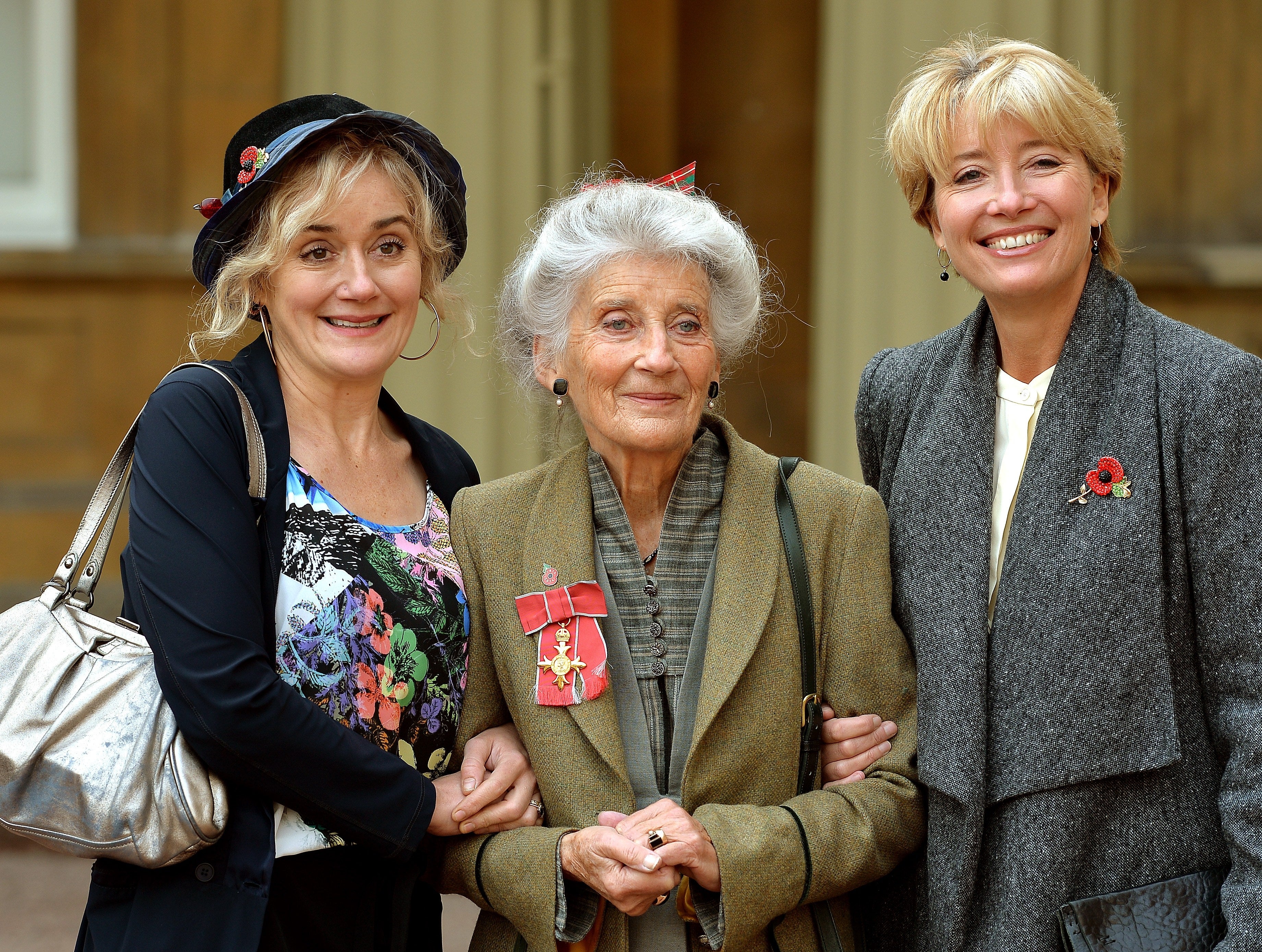 Sophie and Emma Thompson airs with their mother, each smiling