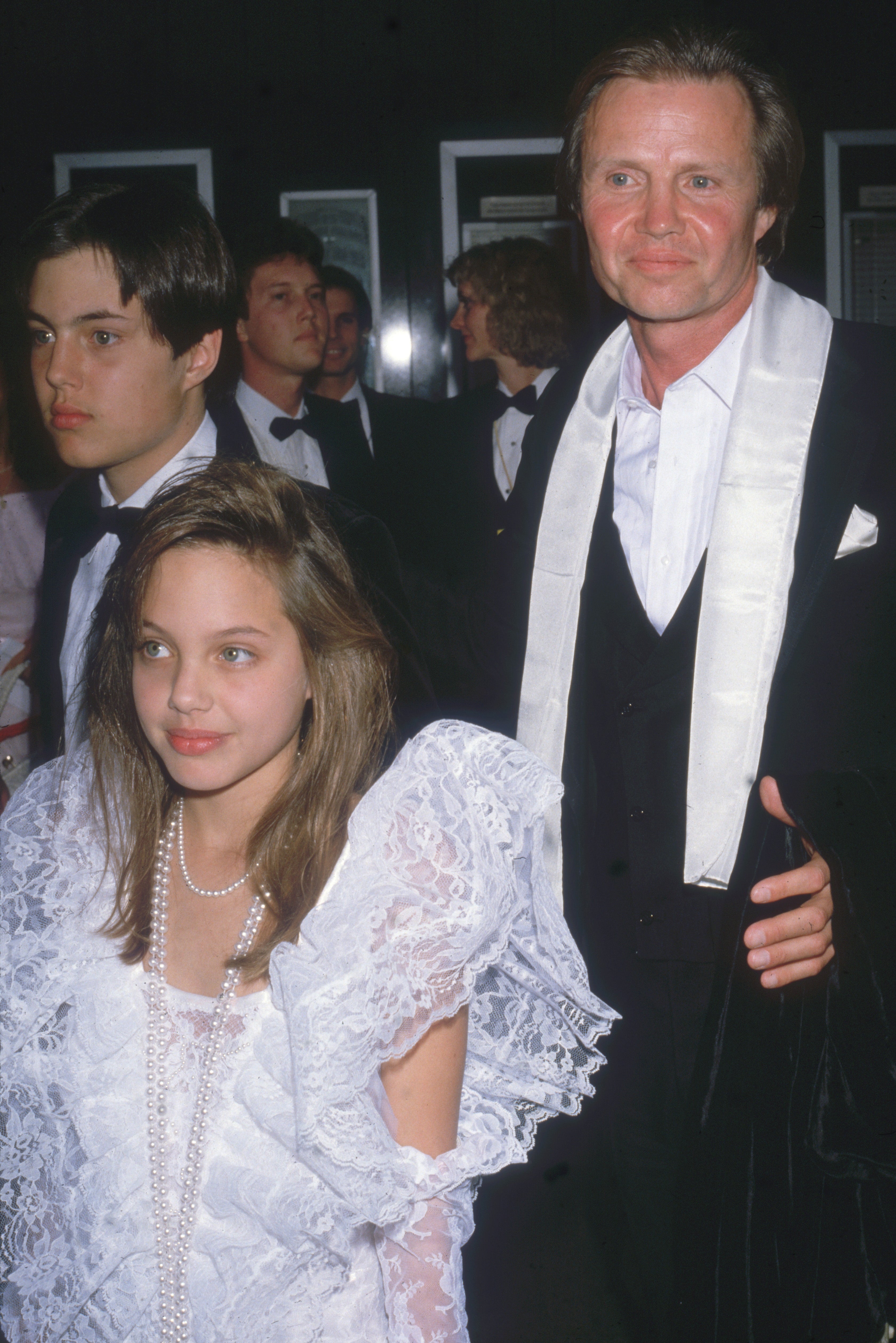 Jon Voight with his kids connected the reddish carpet