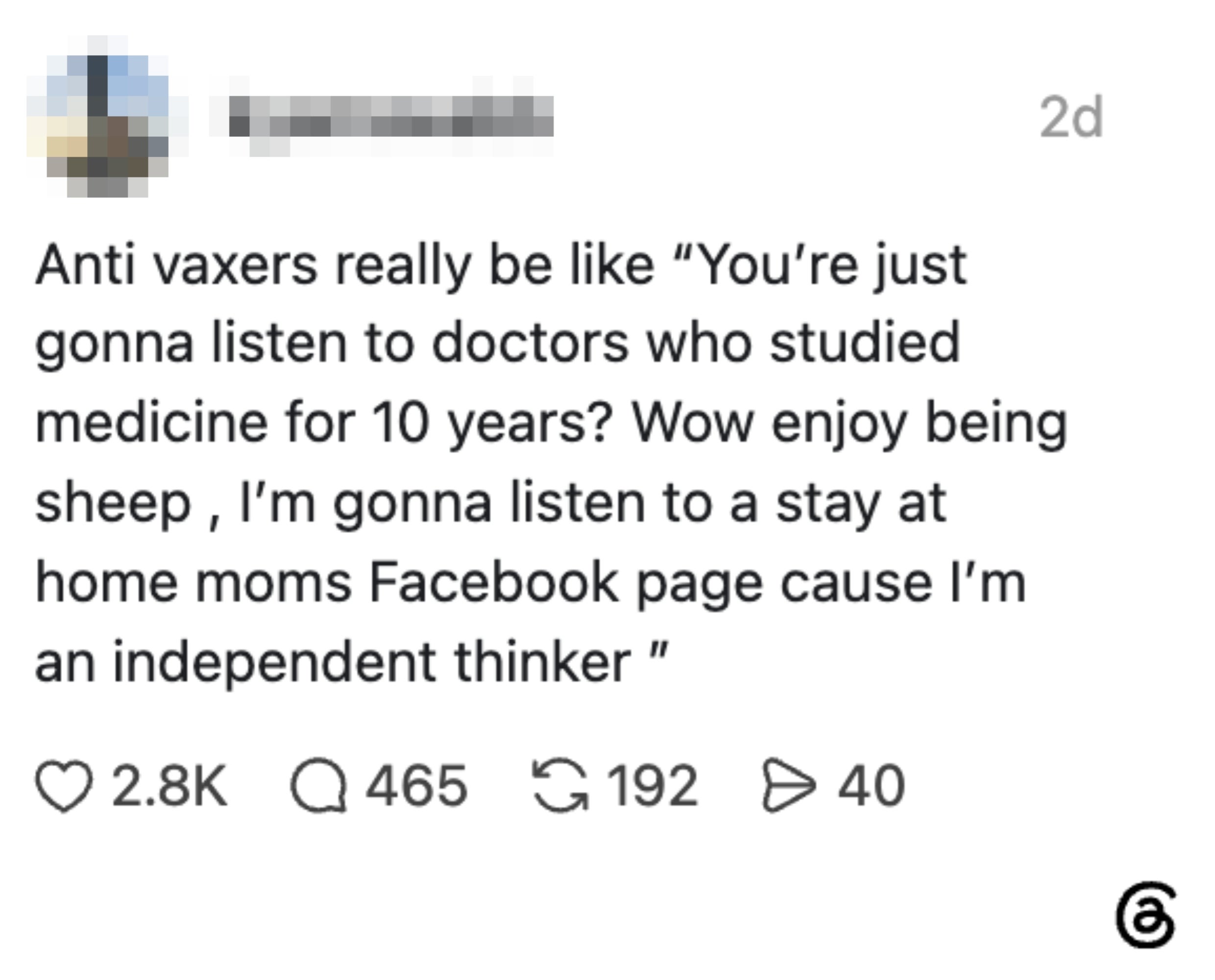 Sosiale medier-innlegg hånende anti-vaxxers, fremhever skepsis mot medisinske fagfolk og preferanse for alternative informasjonskilder