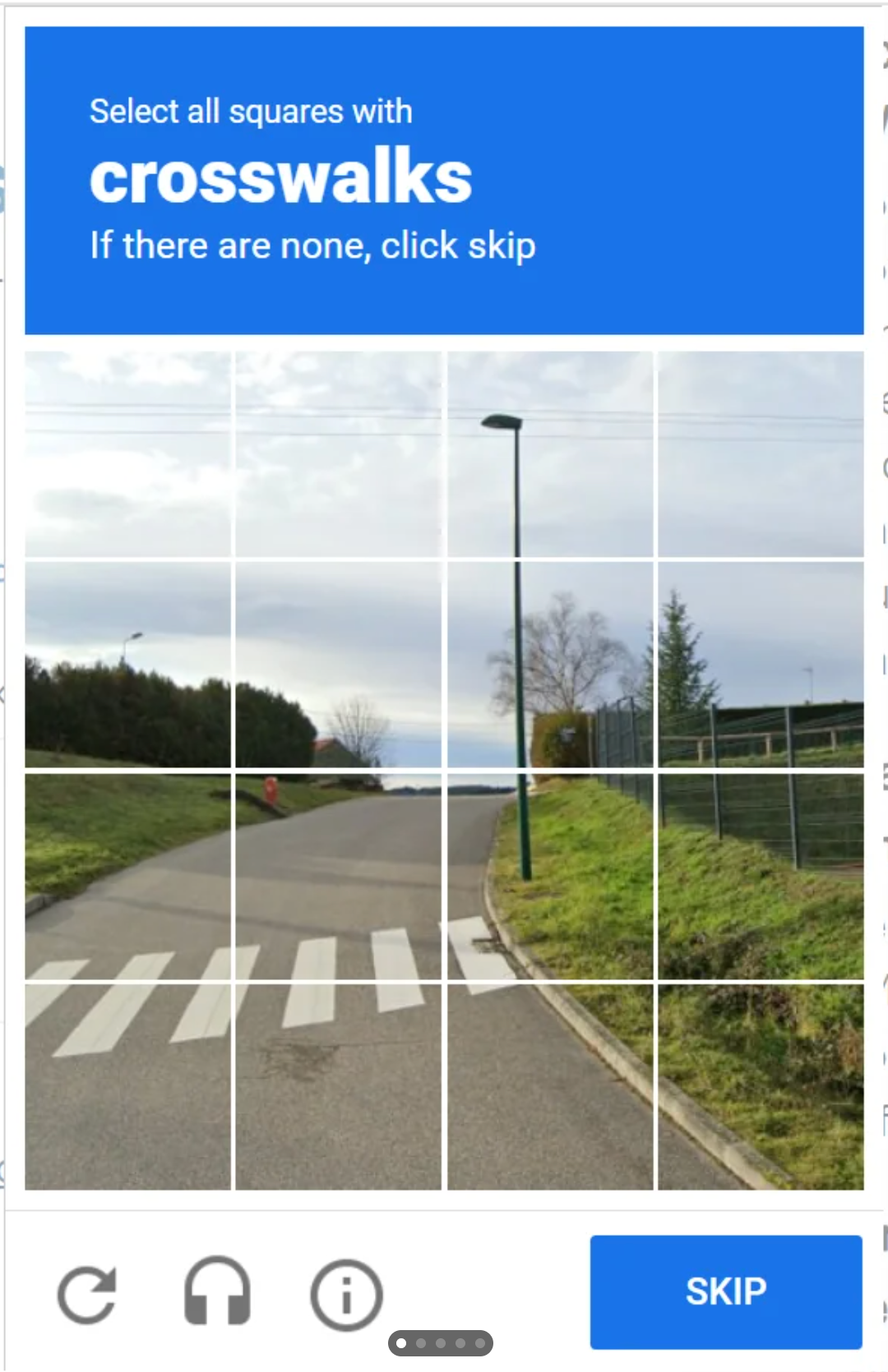 Permintaan CAPTCHA meminta untuk memilih semua kotak dengan penyeberangan, dengan gambar kotak yang menunjukkan jalan dan trotoar