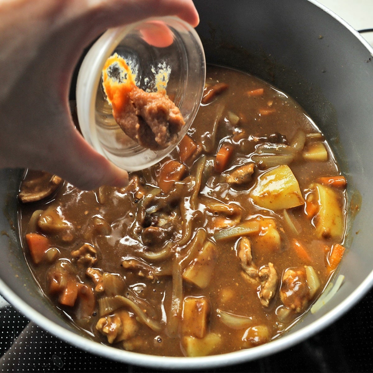 ダマされたと思ってカレーに入れてみ？】お家にある調味料でお店の味に 