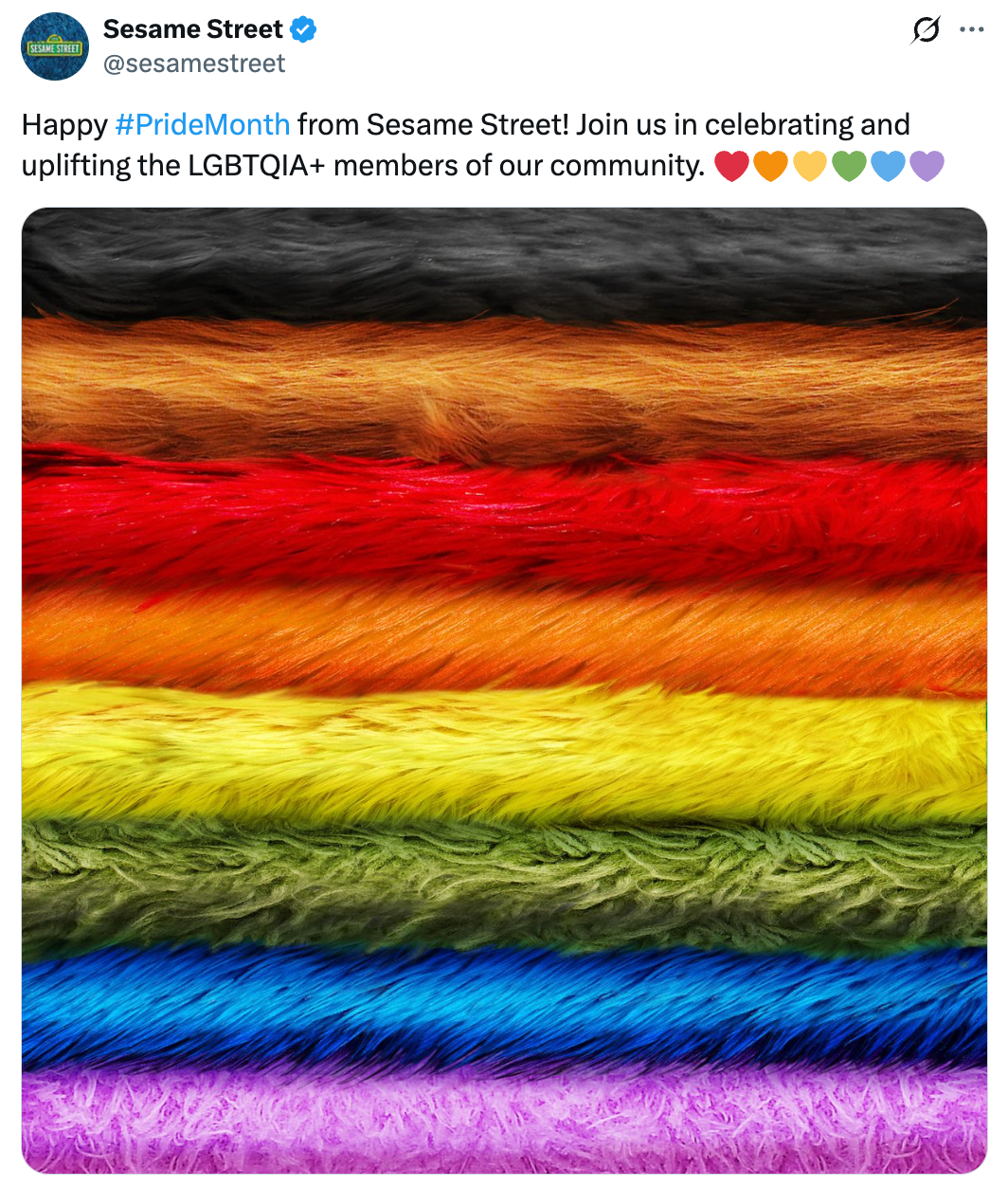 Regnbuefargede Muppet-pelsmønstre med en Pride Month-melding som feirer og oppløfter LGBTQIA+-fellesskapsmedlemmer