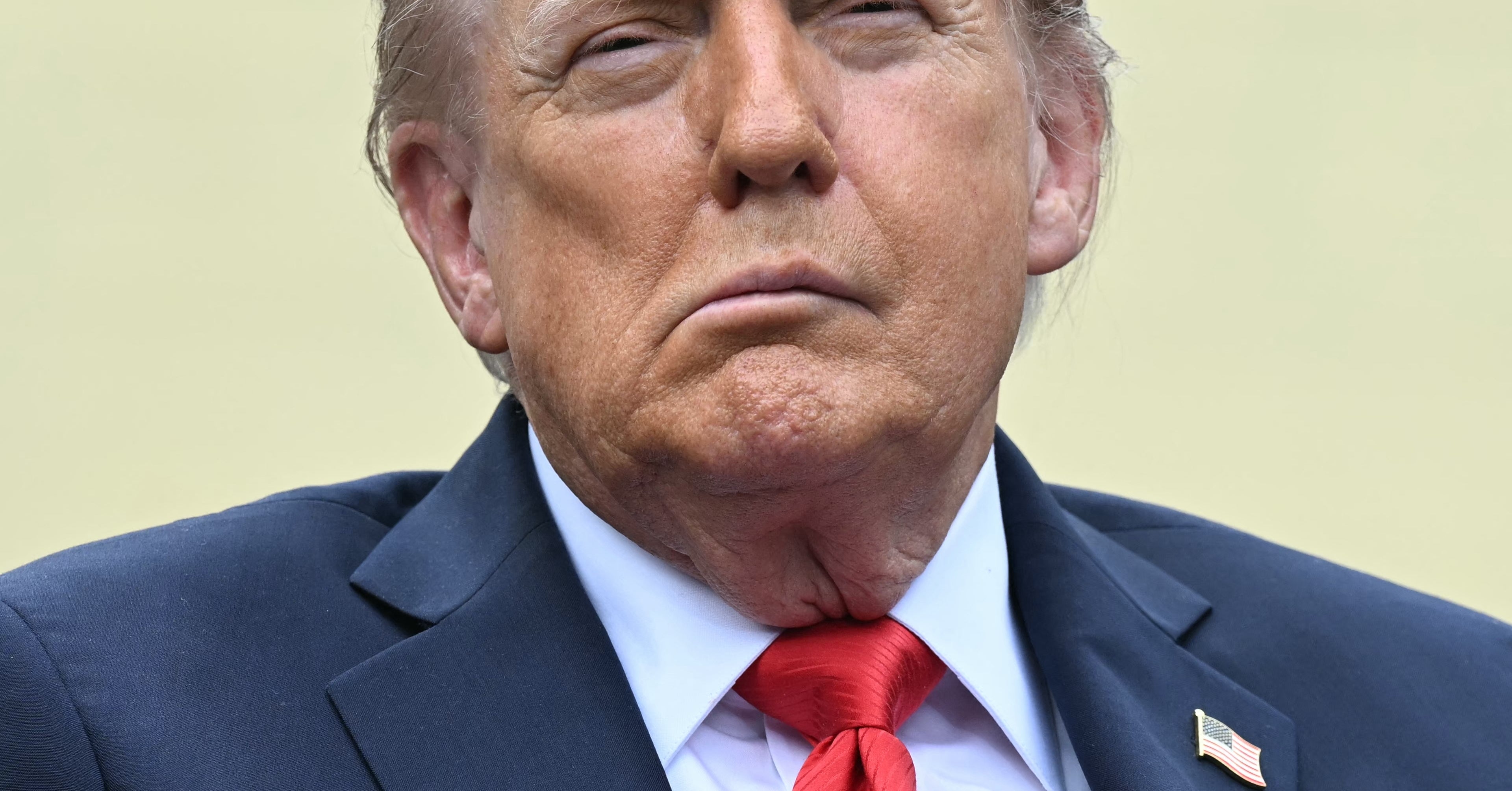 Trump Posted Three Extremely Strange Images Back-To-Back-To-Back Late Last Night, And The Internet Has No Idea What To Make Of It