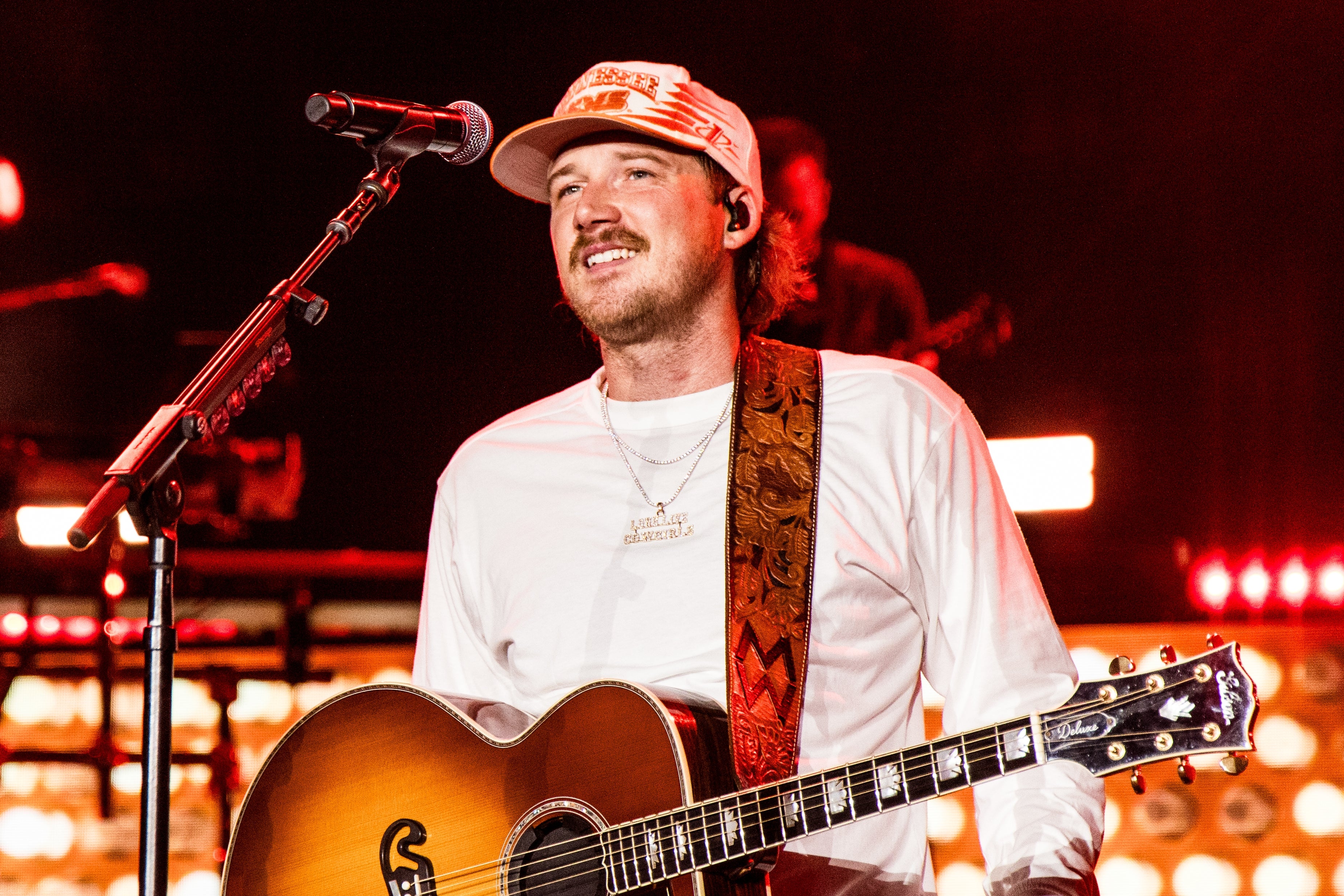 After That “Childish” Piano-Flipping Incident, Morgan Wallen Is Being Called Out Over This Wild Video Of Him Throwing A Fan’s Phone Across The Stage