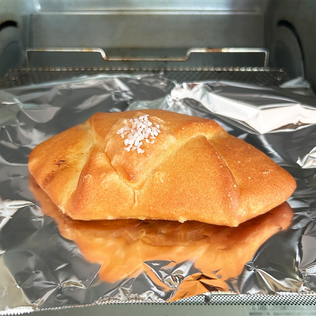 コストコ新商品】話題の「塩パン」を実食レビュー！想像以上にバターが