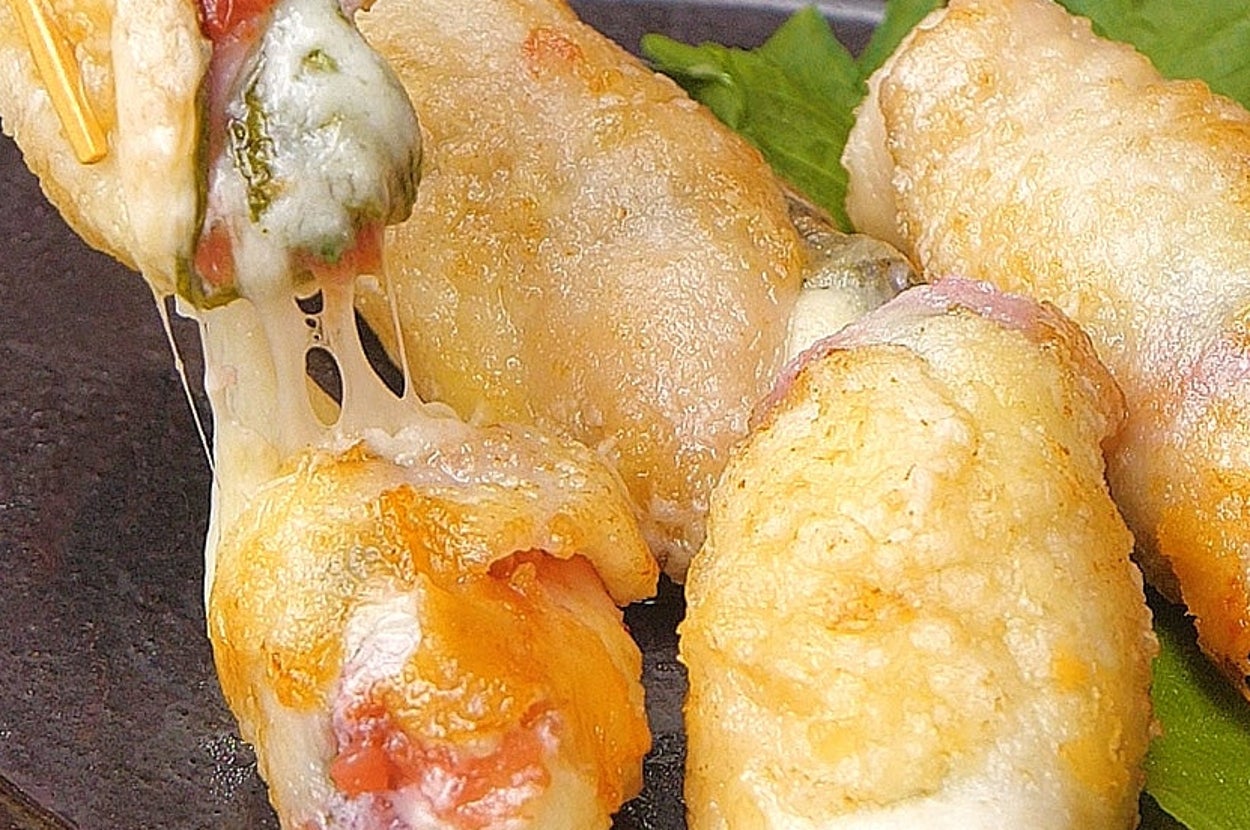 梅しそチーズの鶏皮巻き