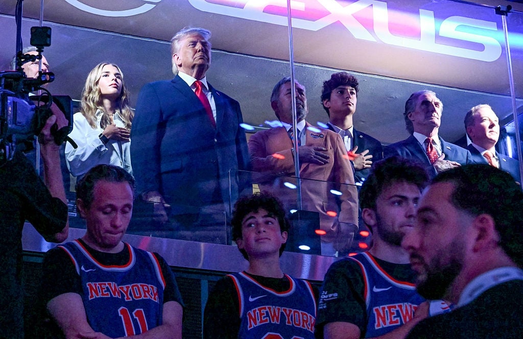 Trump Appears To Sleep At Knicks Game In Viral Clip Qk9Us7PMB 