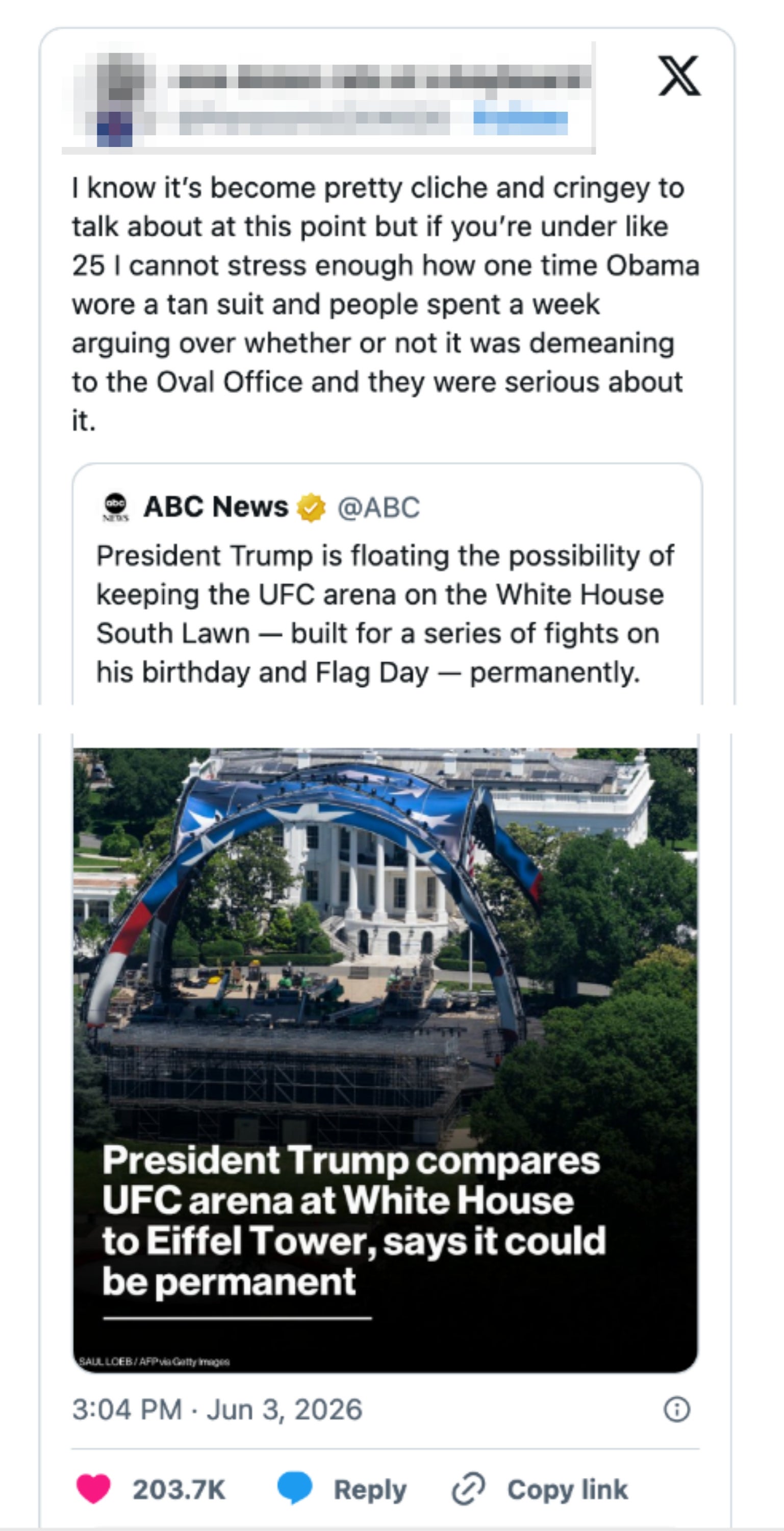 Skjermbilde av en tweet som diskuterer offentlige reaksjoner på Obama iført solbrun dress, med en innebygd ABC-nyhetsoverskrift om president Trump som sammenligner en UFC-arena med Eiffeltårnet